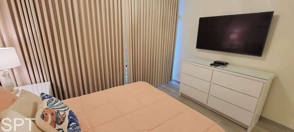 Condo, Multiple Beds, Balcony, Partial Ocean View photo 2