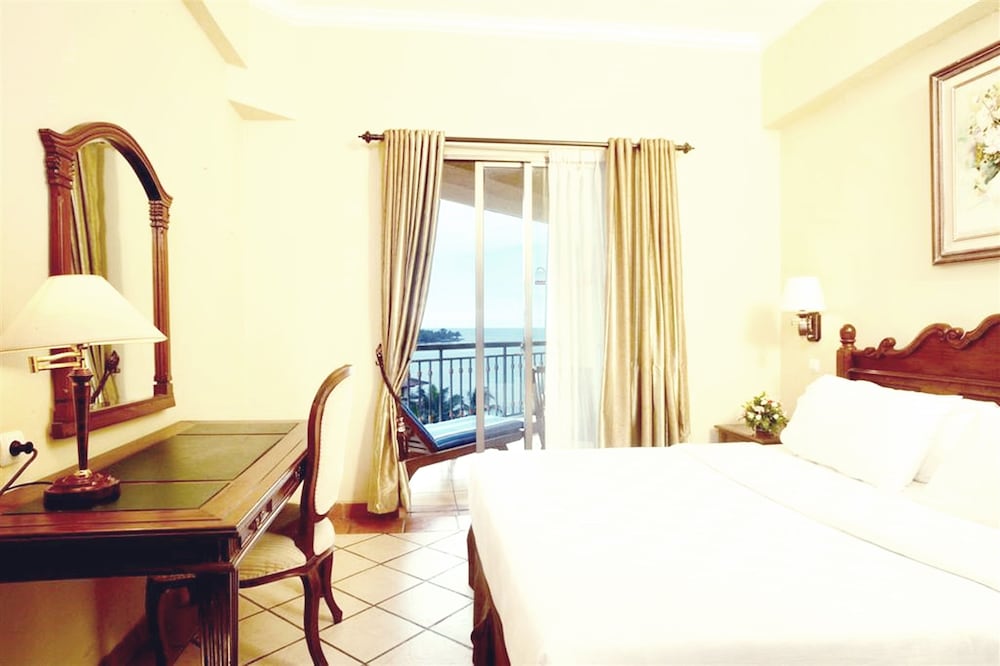 Executive Suite - Photo 1