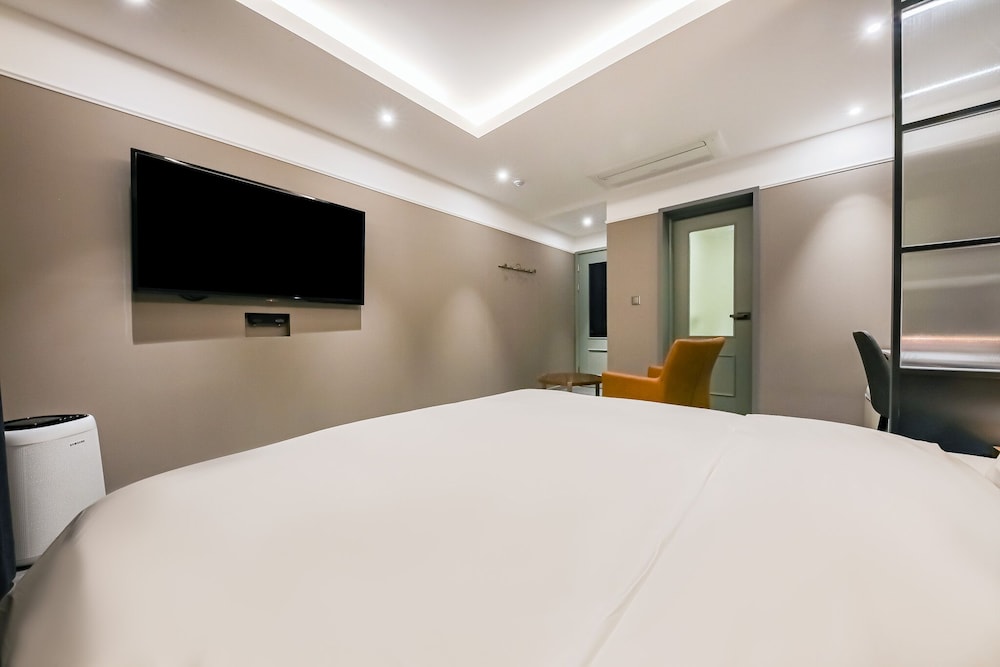 Standard Double Room - Photo 6