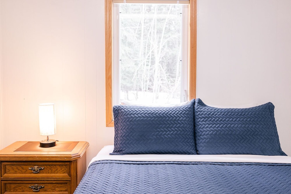 Basic Room, 2 Queen Beds (Shared Bath) photo 1