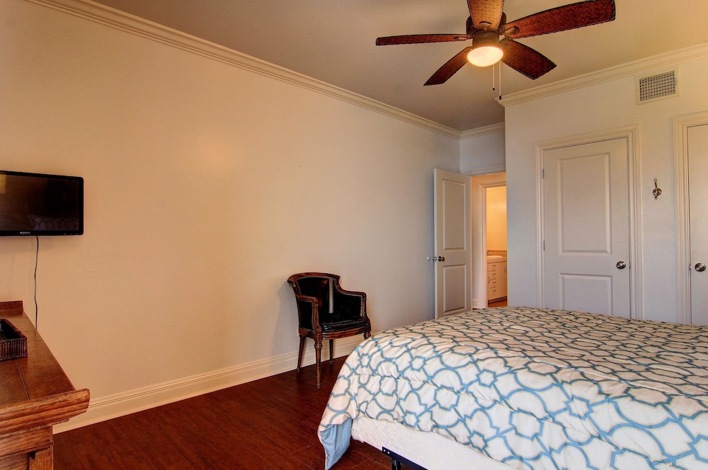 Condo, 2 Bedrooms photo 2