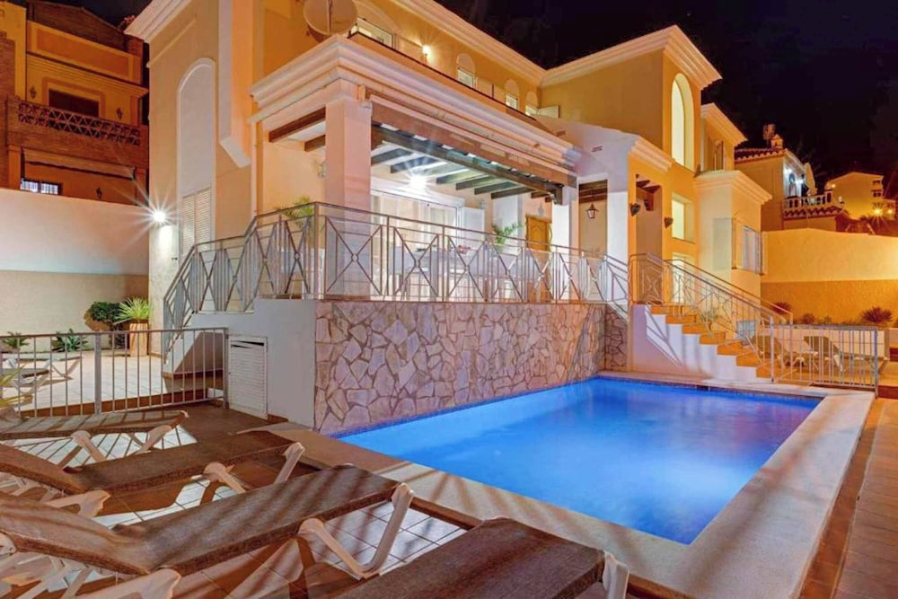 Villa (4 Bedrooms)