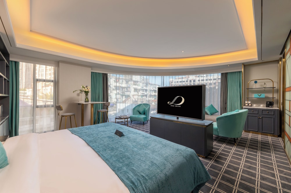 Romantic Suite, City View