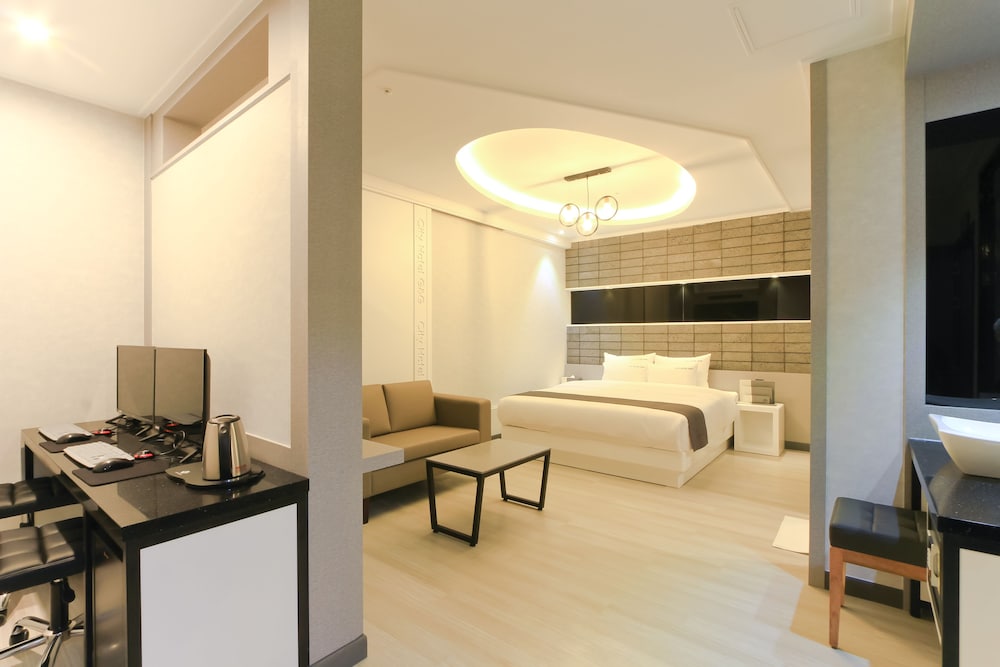 Deluxe Room - Photo 5