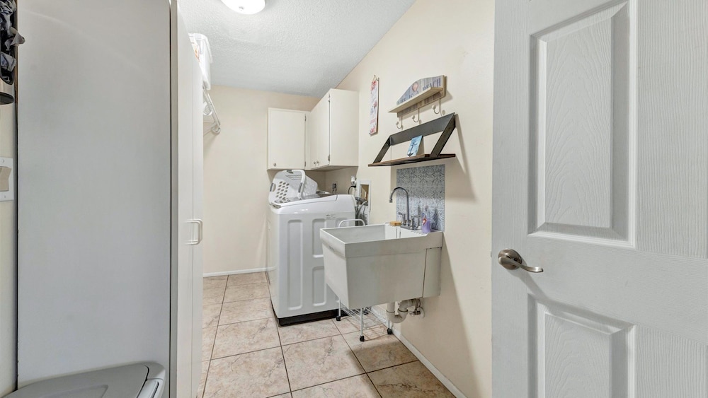 House, Multiple Beds, Pool Access (BLC200) photo 3