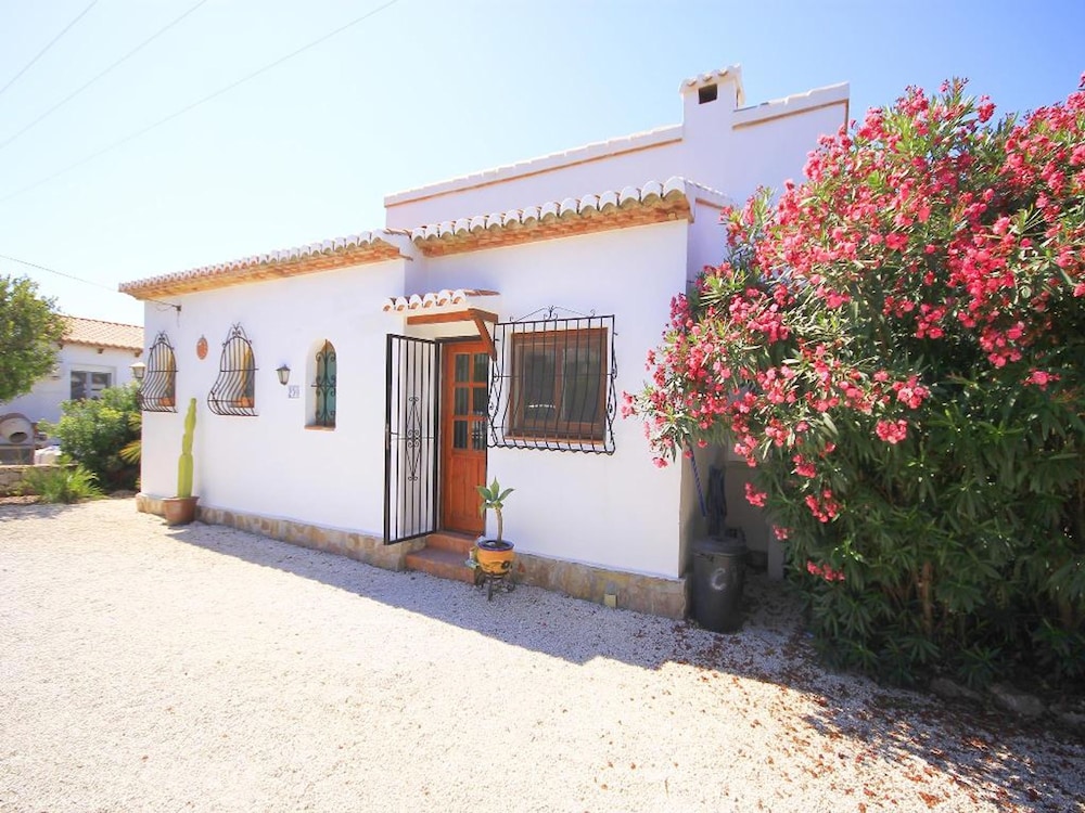 Villa photo 2