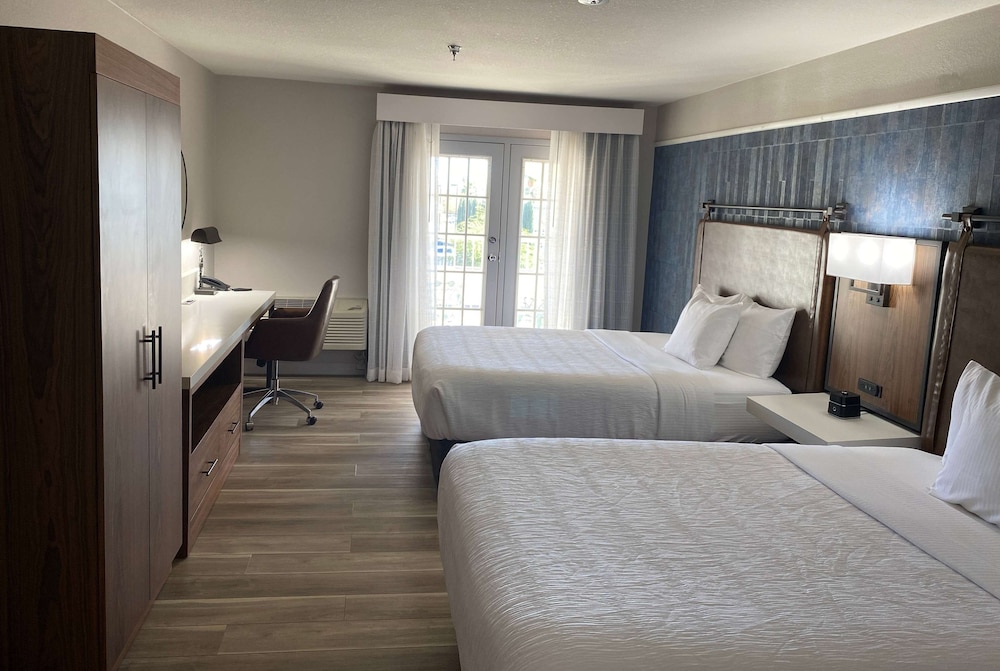 Room, 2 Queen Beds, Non Smoking - Photo 3