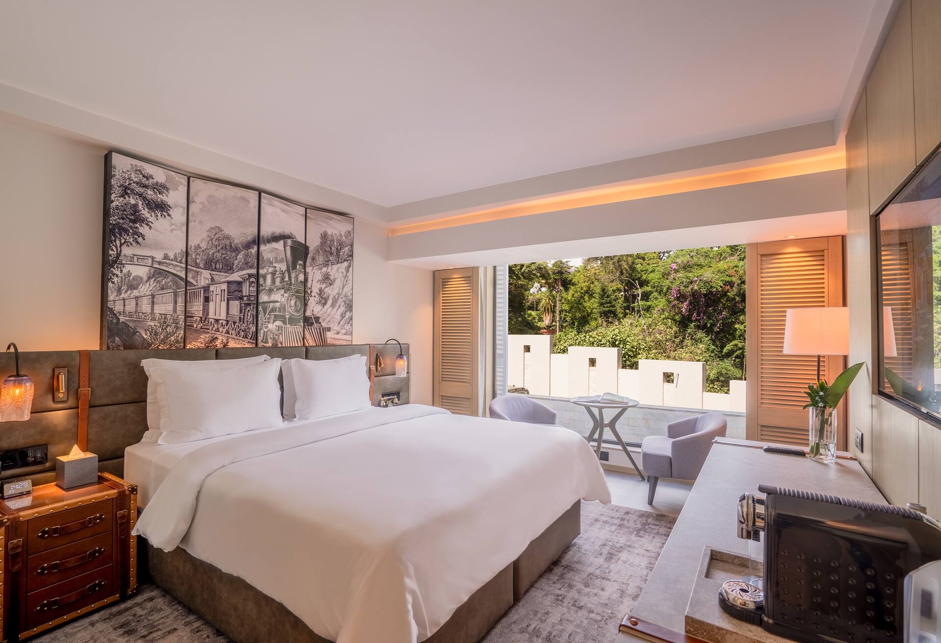 Serene King Guest Room photo 1