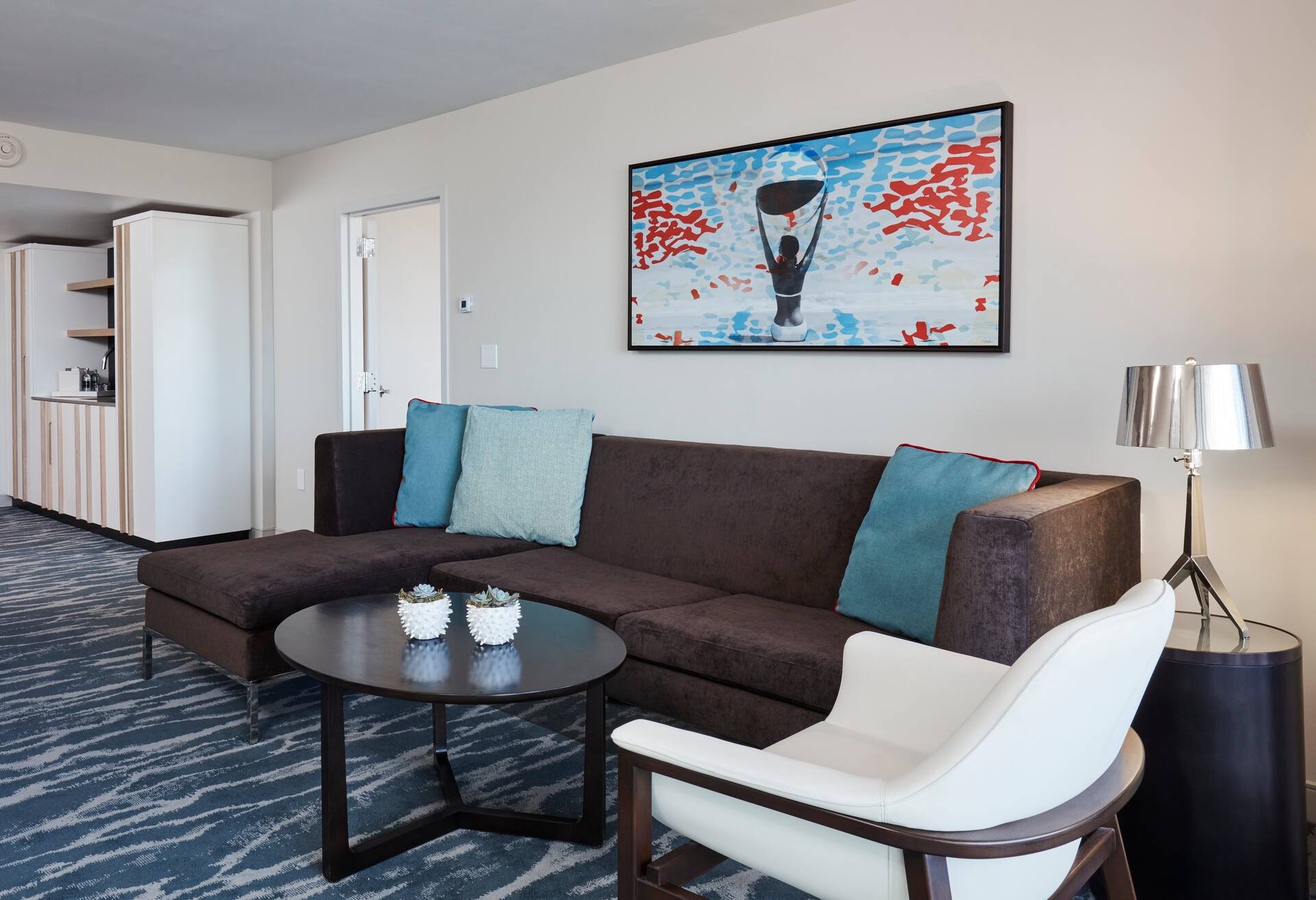 1 King 2 Rm Suite-balcony-sofabed-waterview photo 3