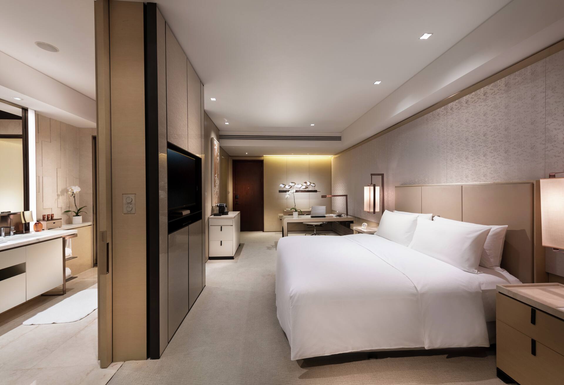 1 King Executive Room with Exec Lounge Access