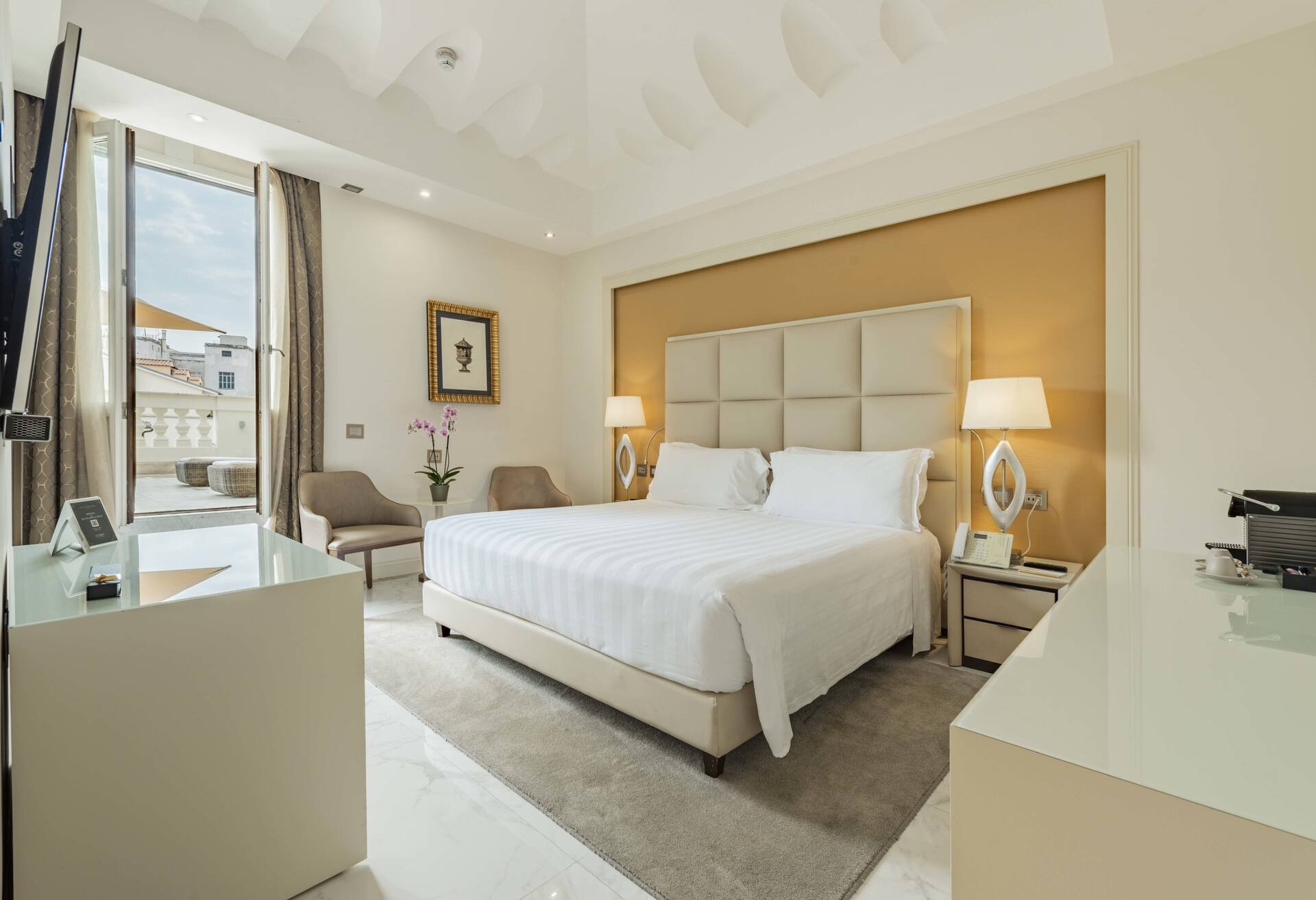King Deluxe Accessible Room-partial Sea View thumbnail 5