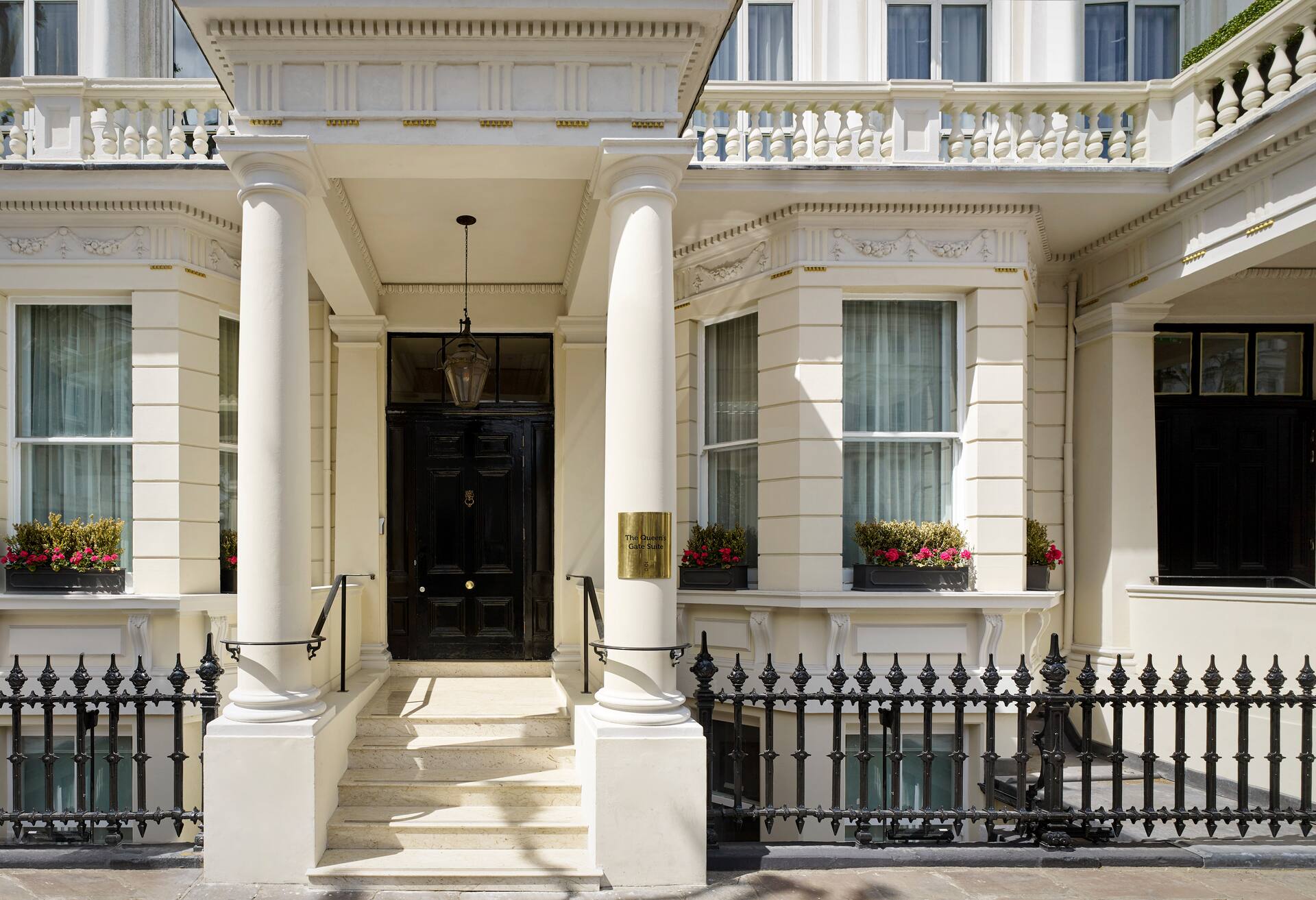 Queens Gate Family Suite photo 3