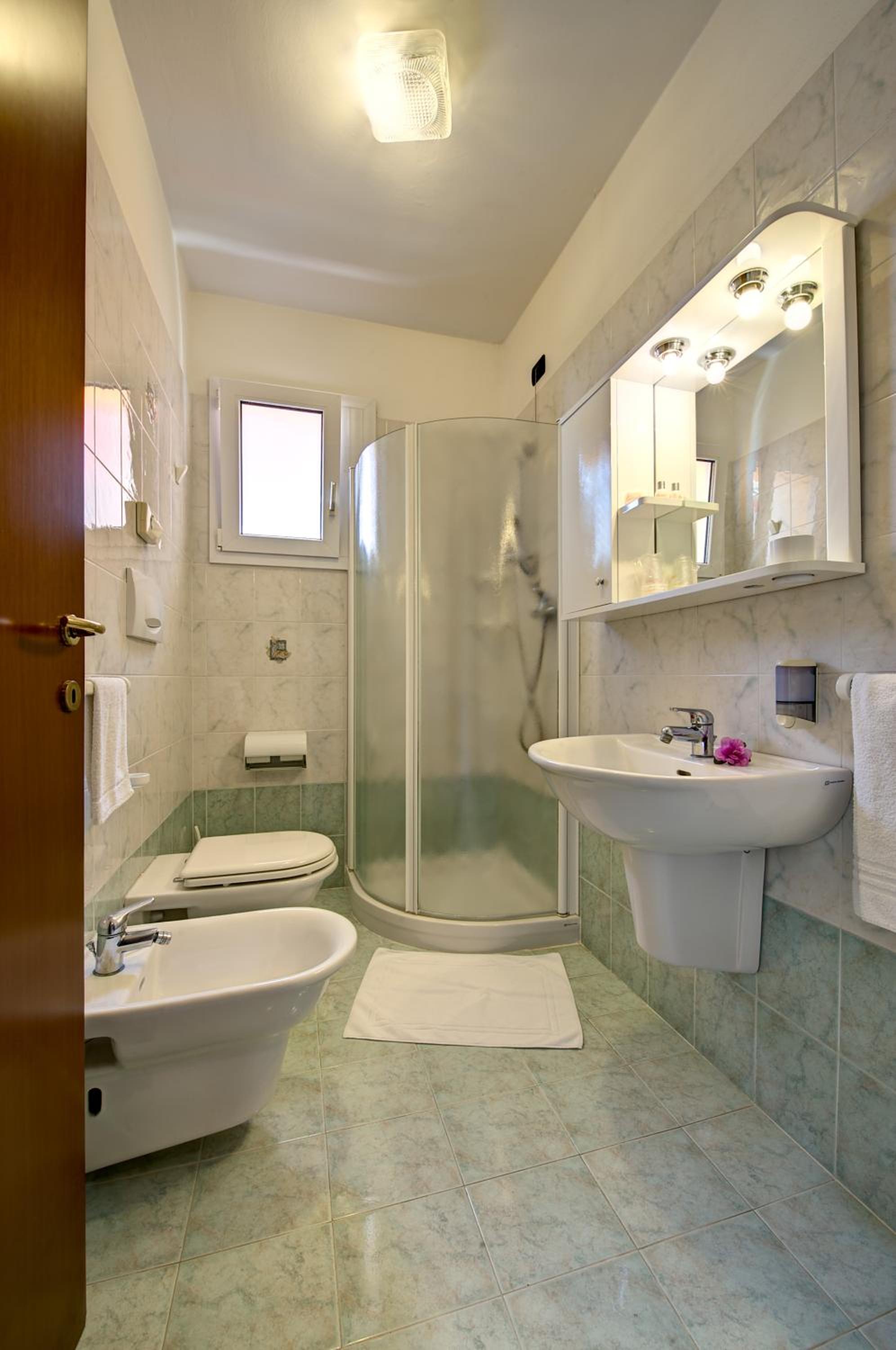 Standard Double or Twin Room without Balcony photo 3