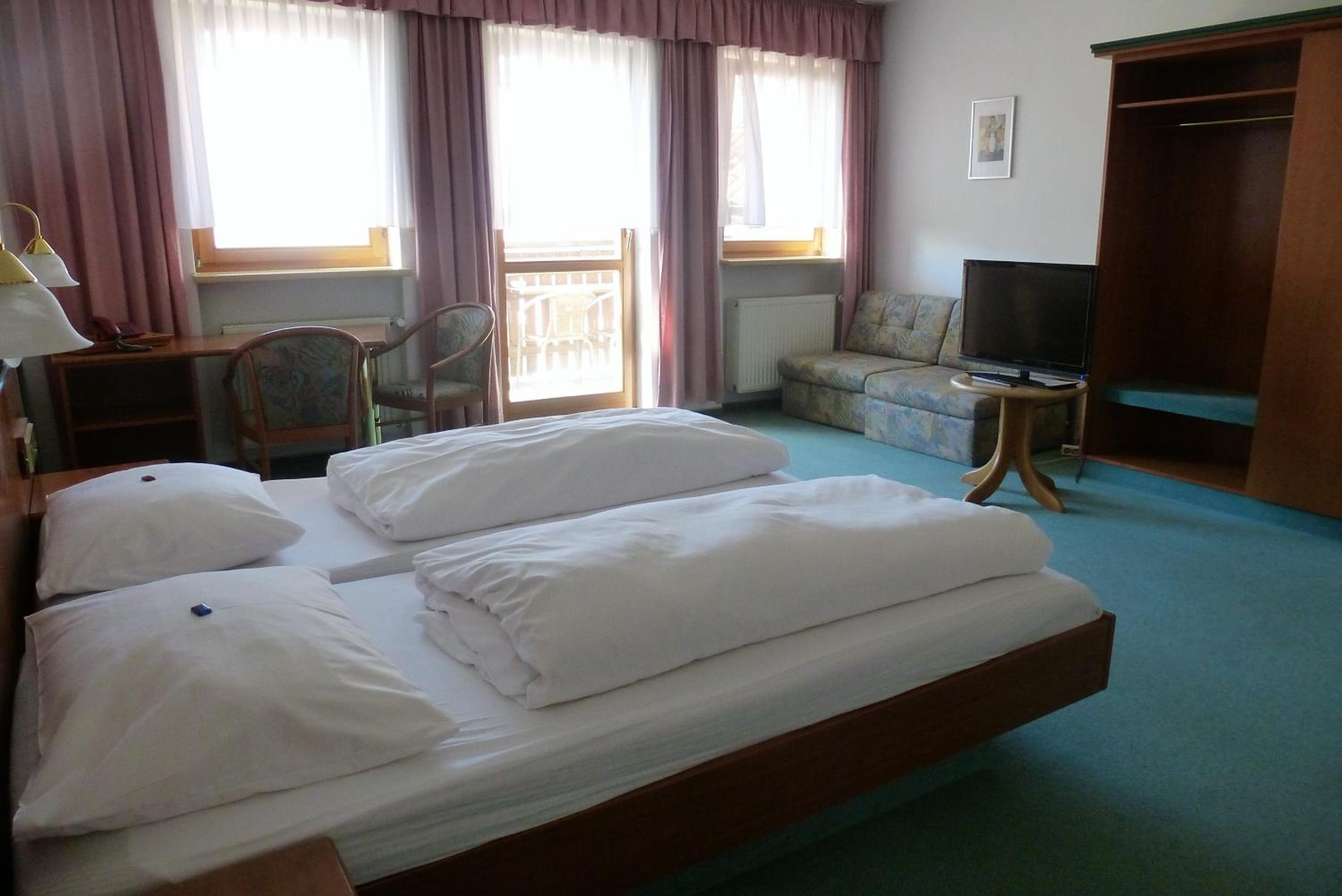 Double Room with Balcony - Photo 1