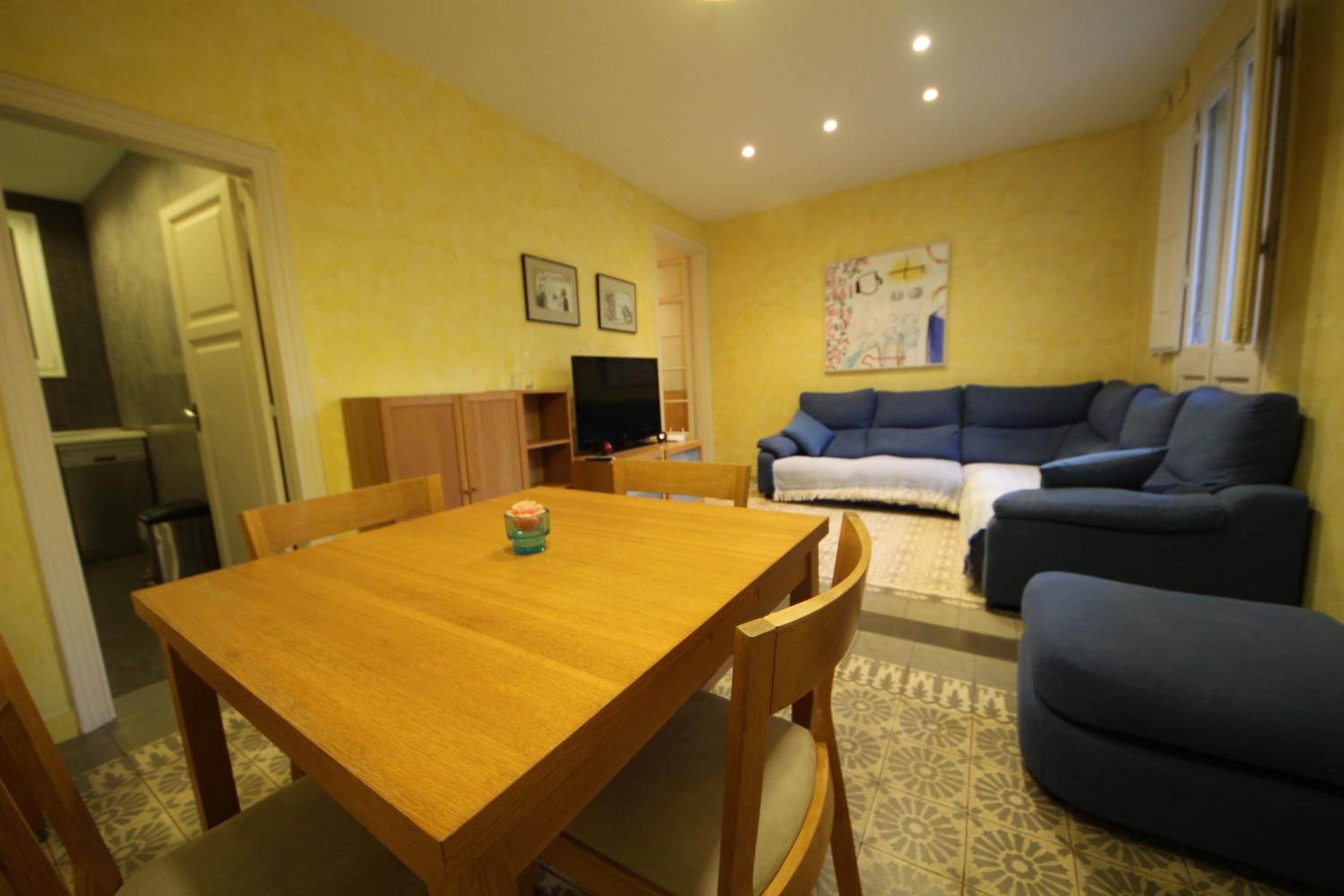 Apartment with Balcony photo 3