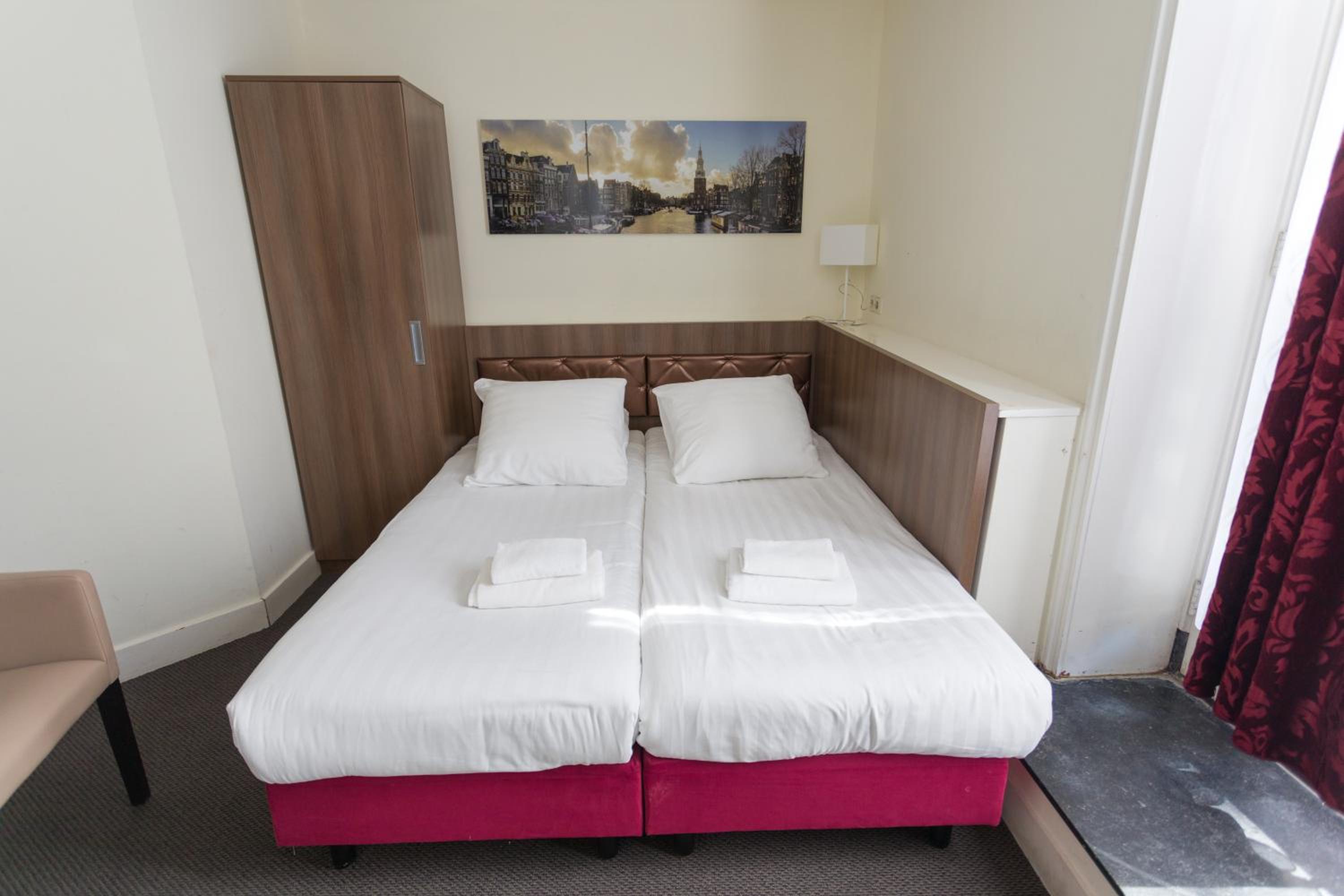Small Twin Room Souterrain photo 2
