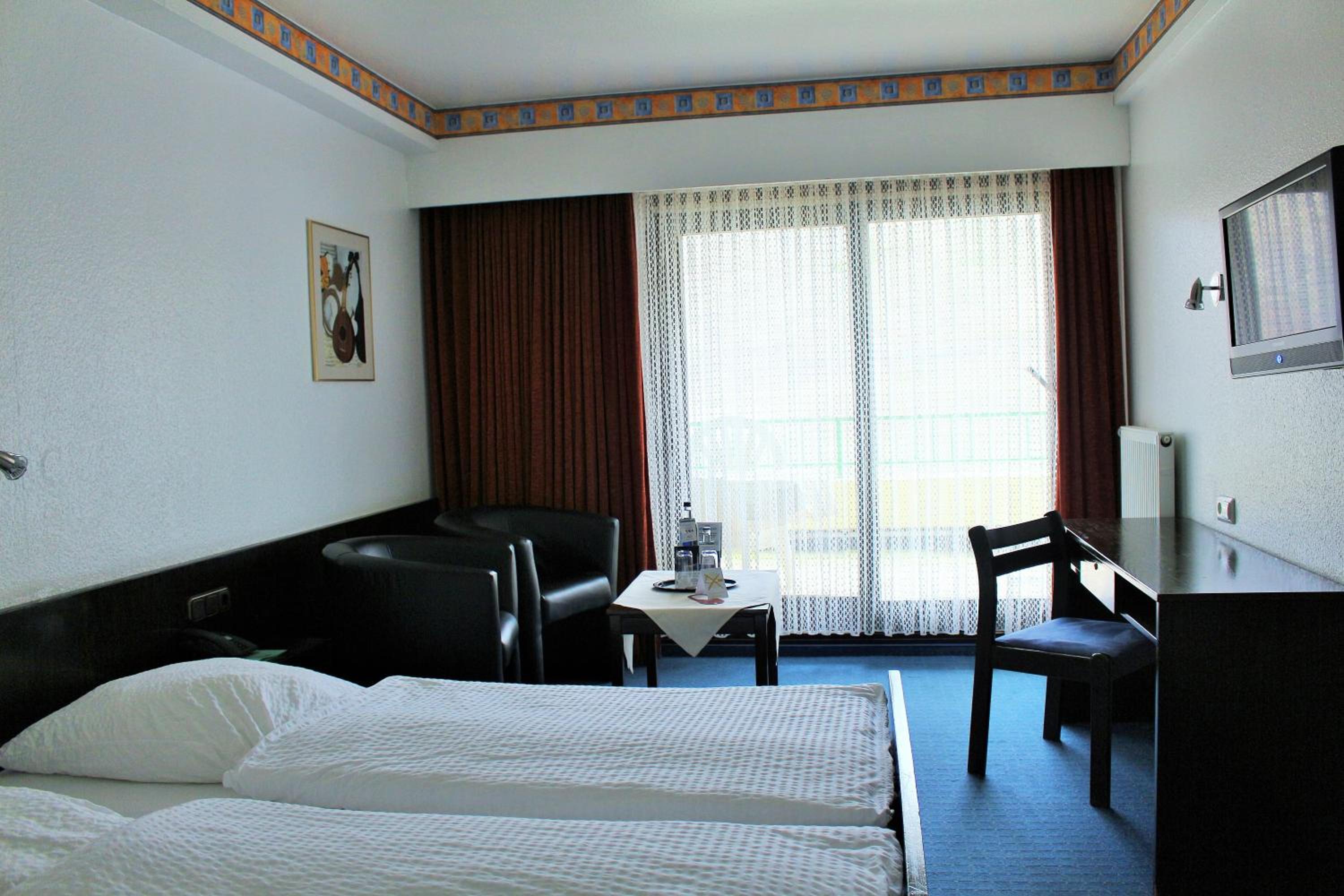 Double Room with Balcony - Photo 1