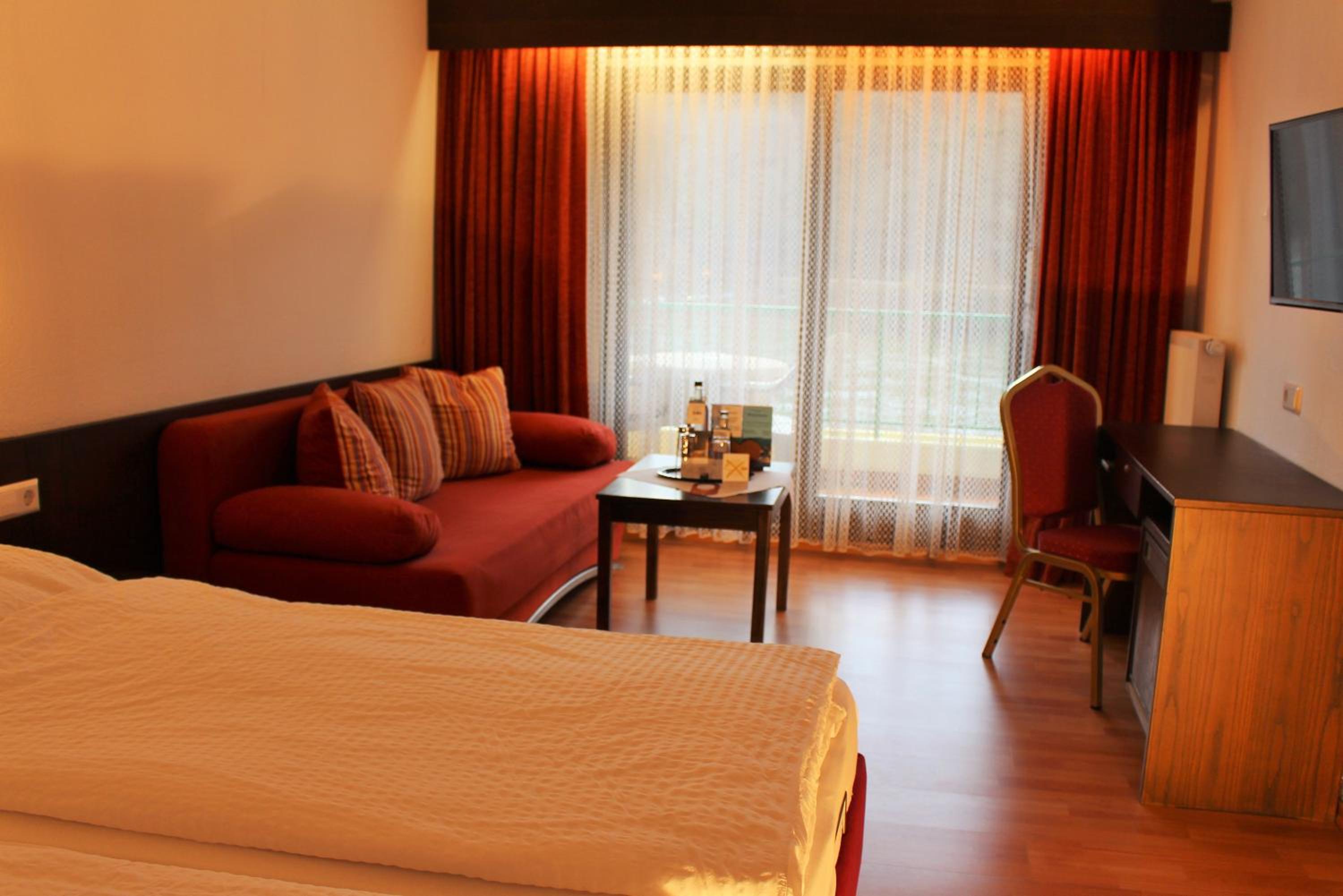 Double Room with Balcony - Photo 16