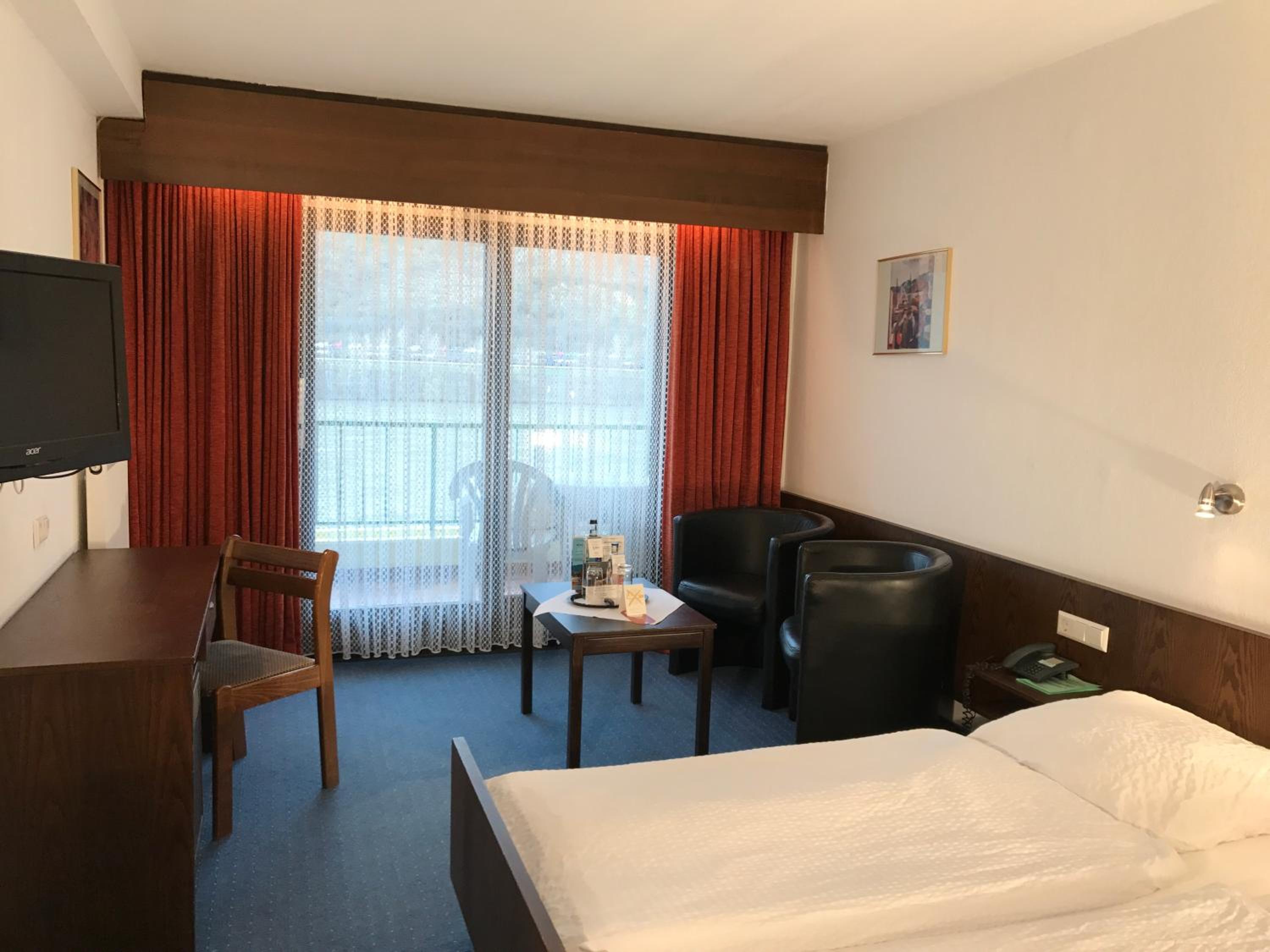 Double Room with Balcony - Photo 11
