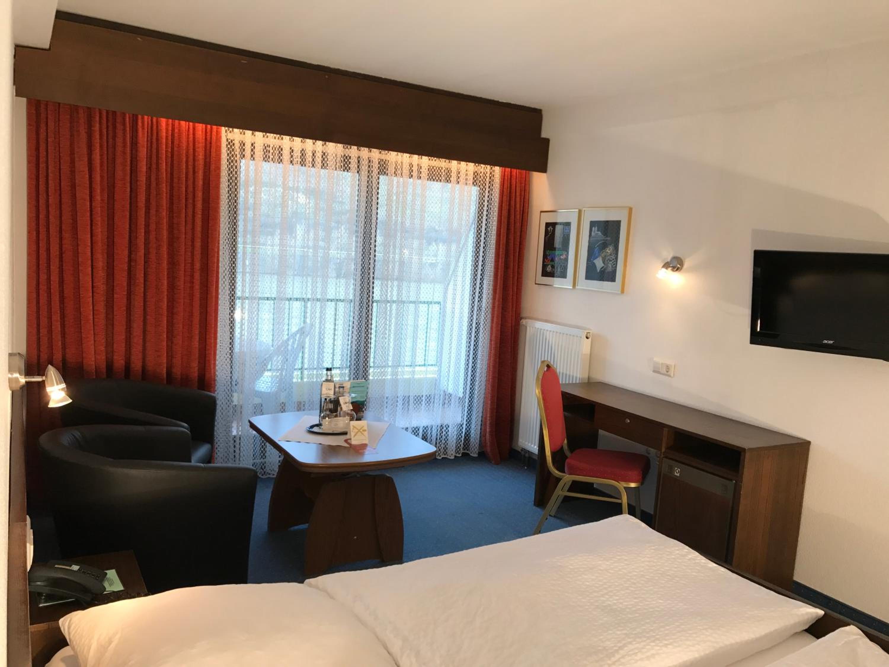 Double Room with Balcony - Photo 10