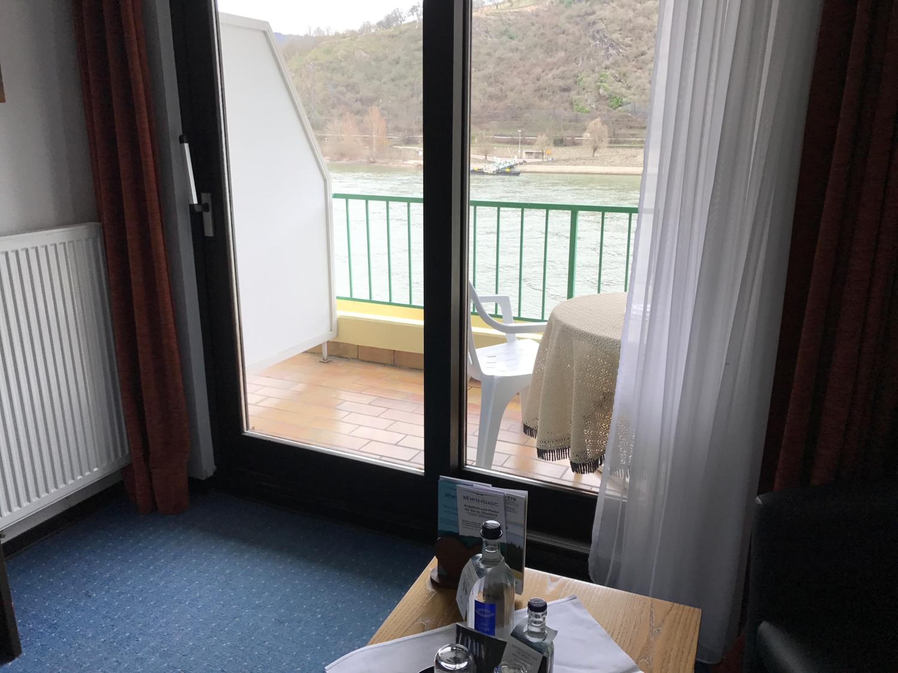 Double Room with Balcony - Photo 9
