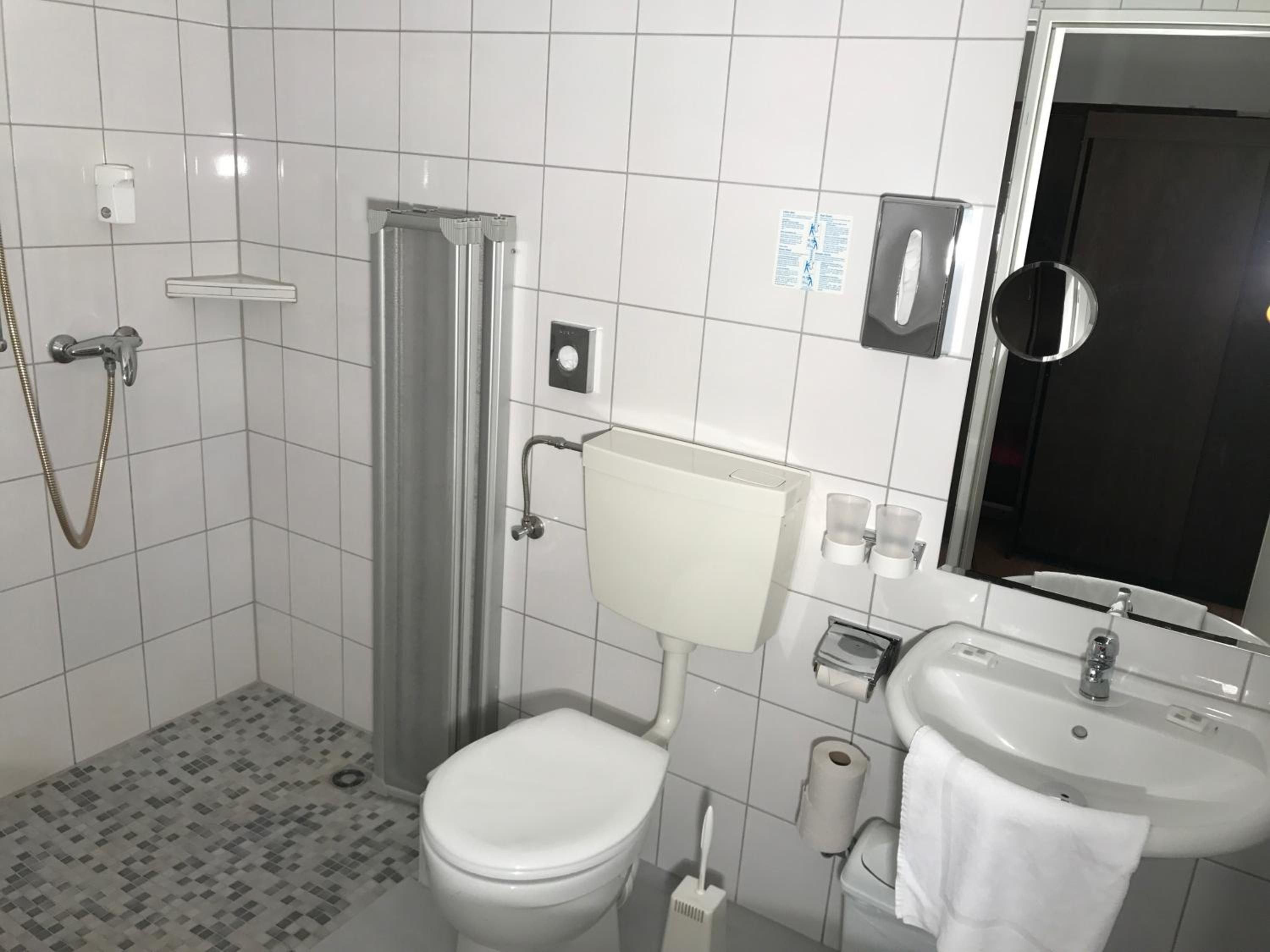 Triple Room - Photo 17