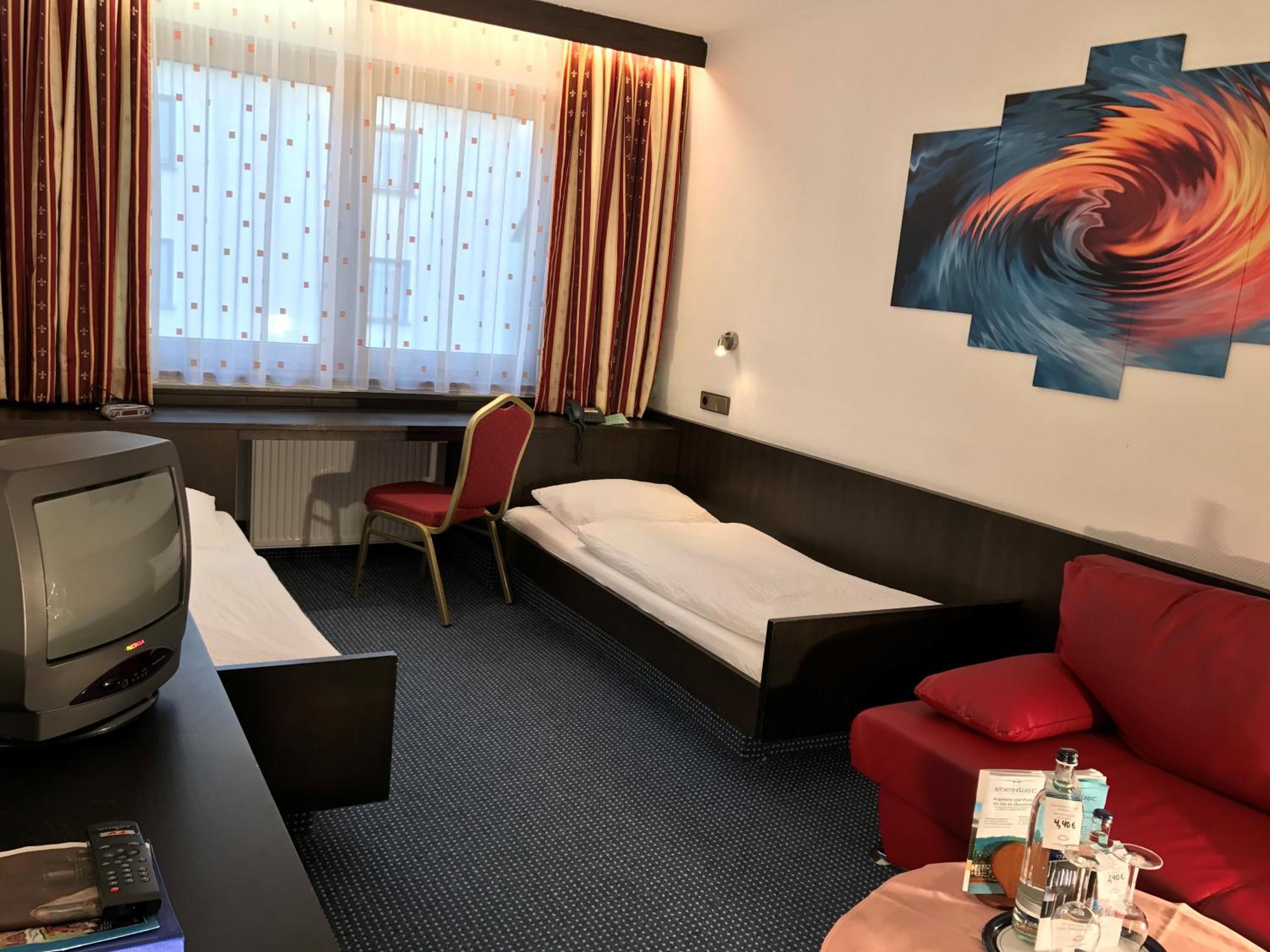 Twin Room - Photo 20