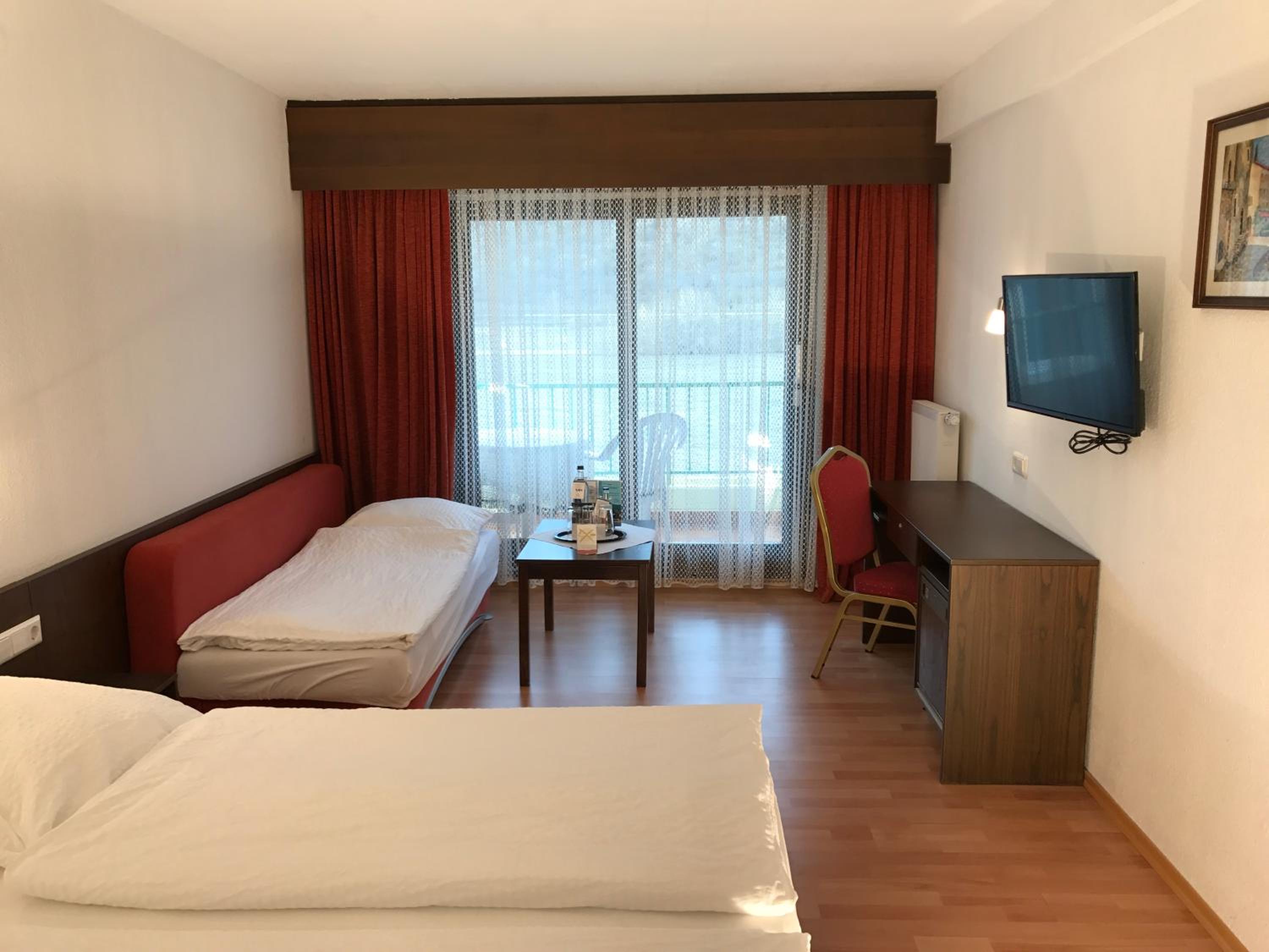 Triple Room - Photo 11