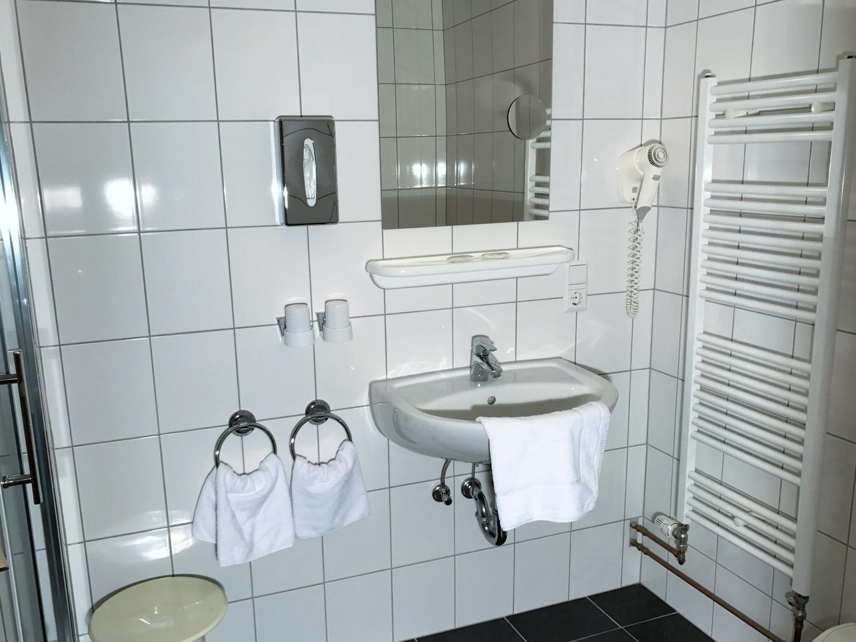 Twin Room - Photo 4