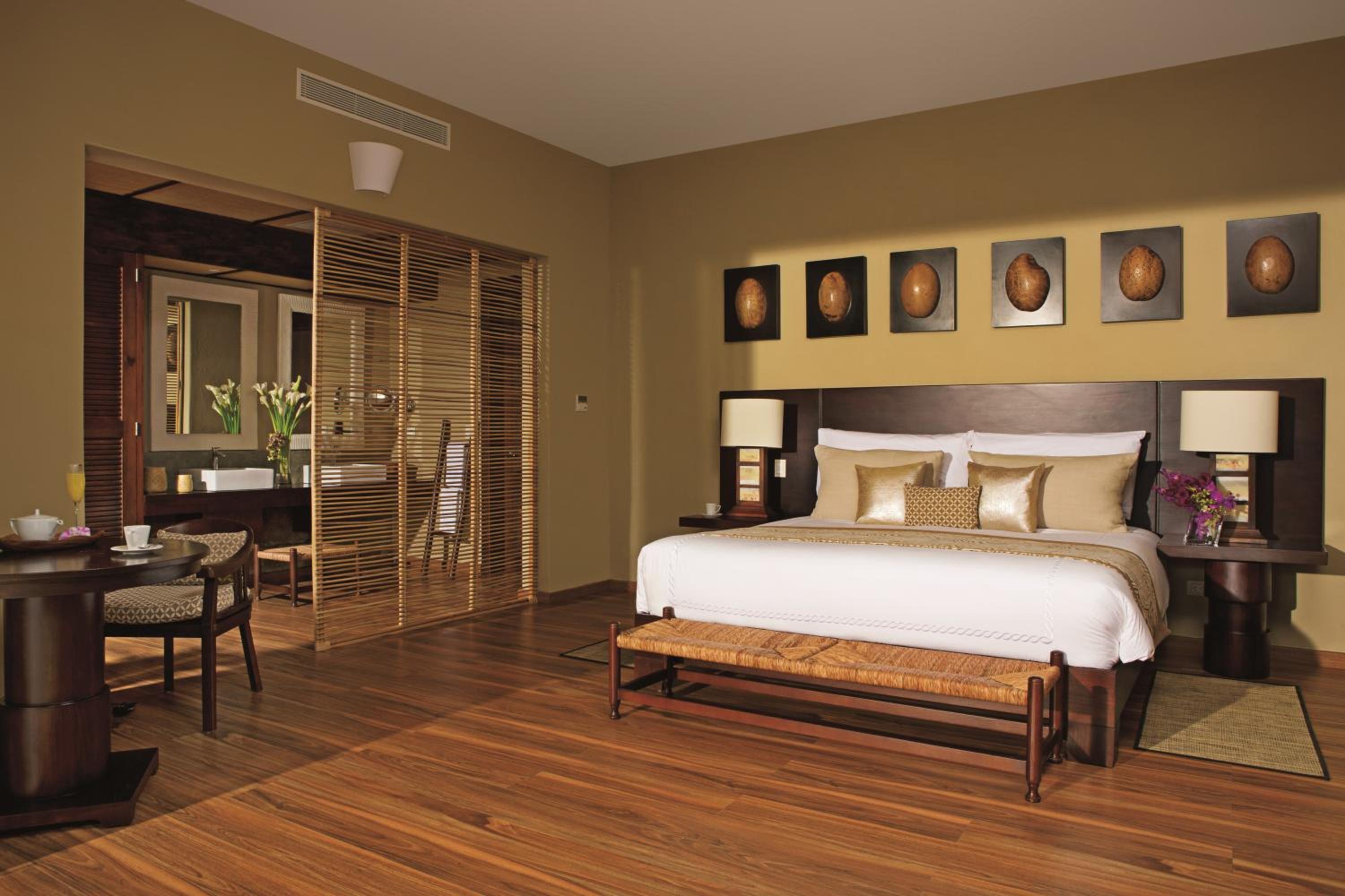 Romantic Junior Suite Garden View King