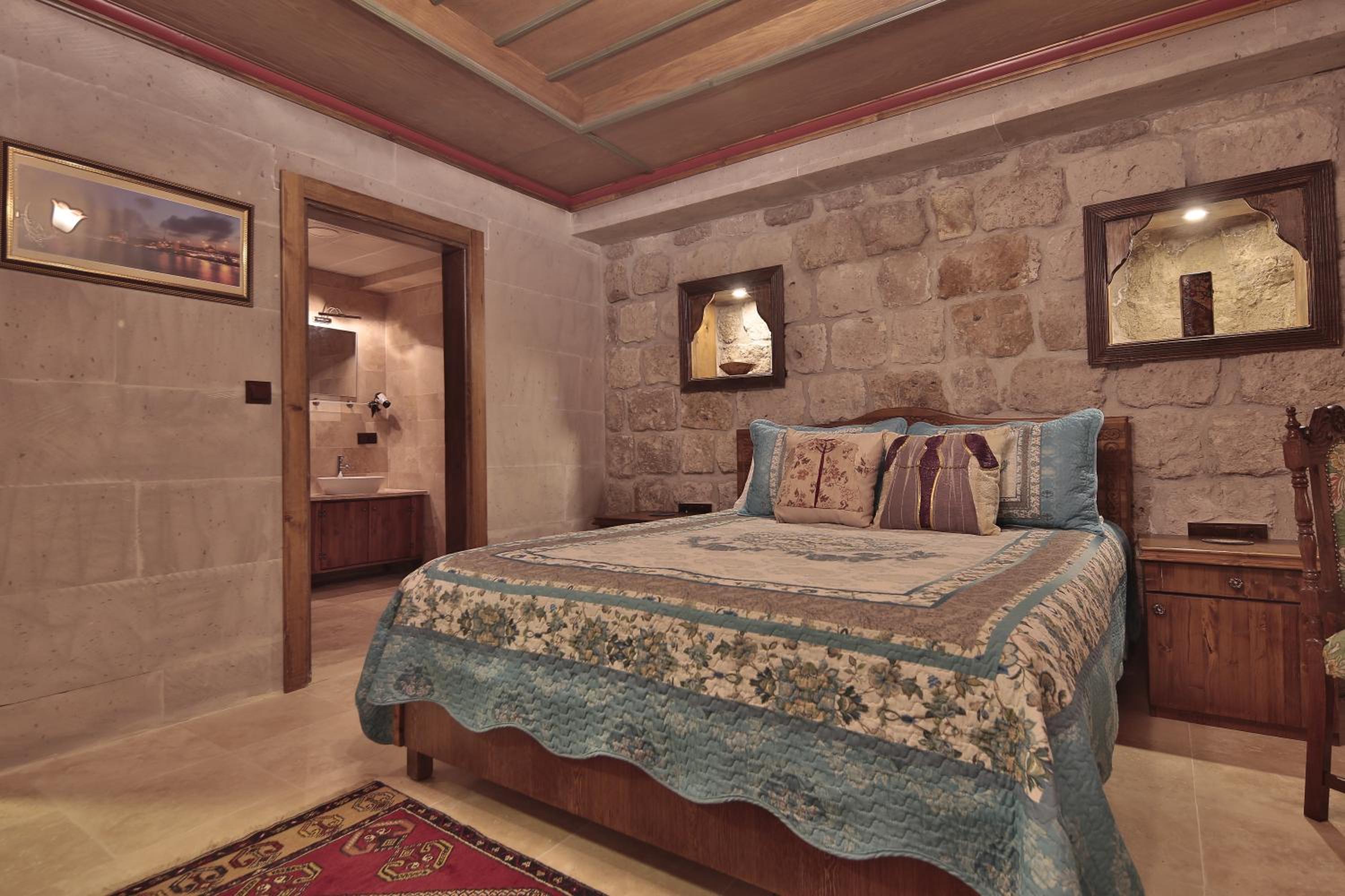Deluxe Triple Stone Room with Courtyard View photo 2