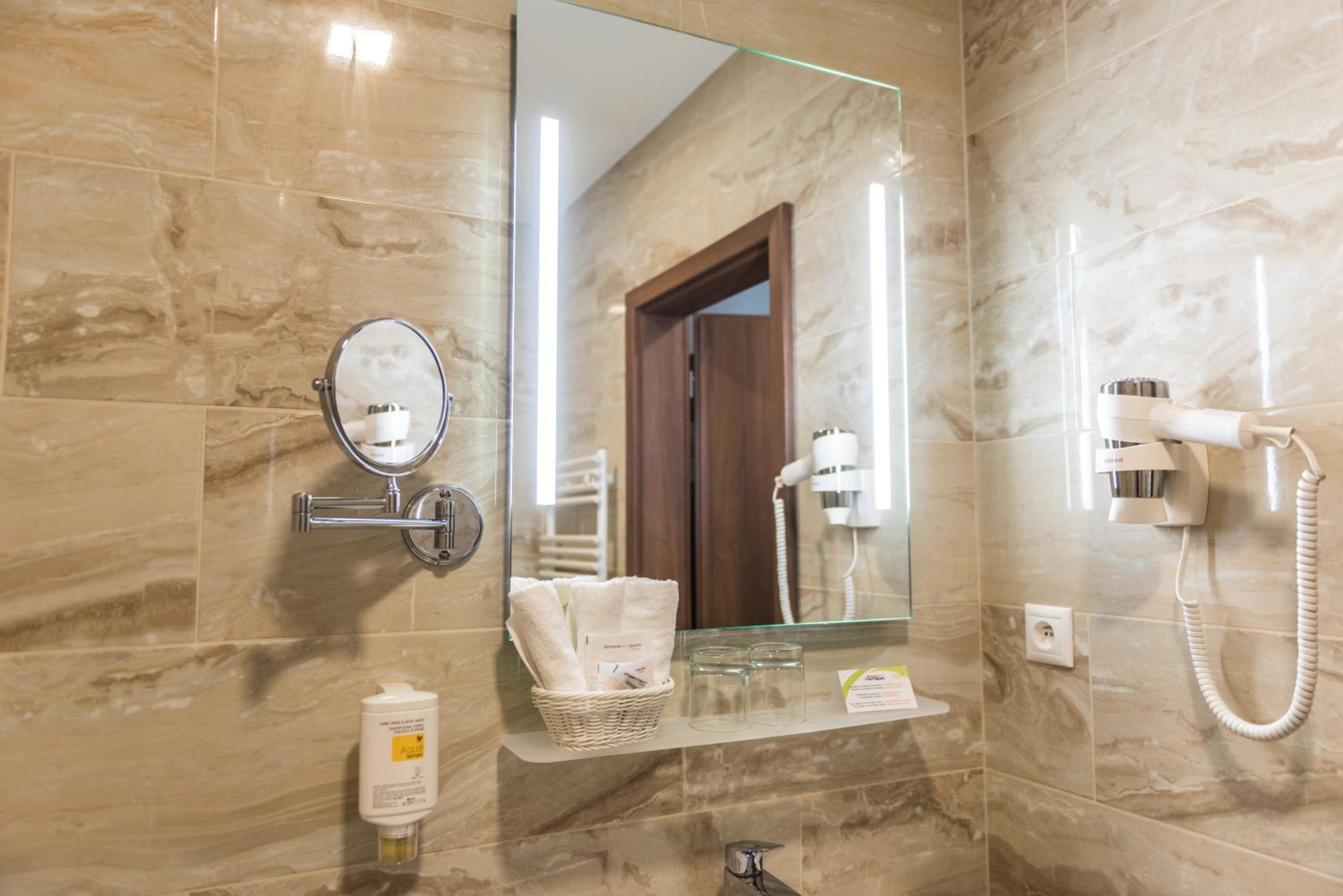 Triple Room Comfort (Included access to the pools)