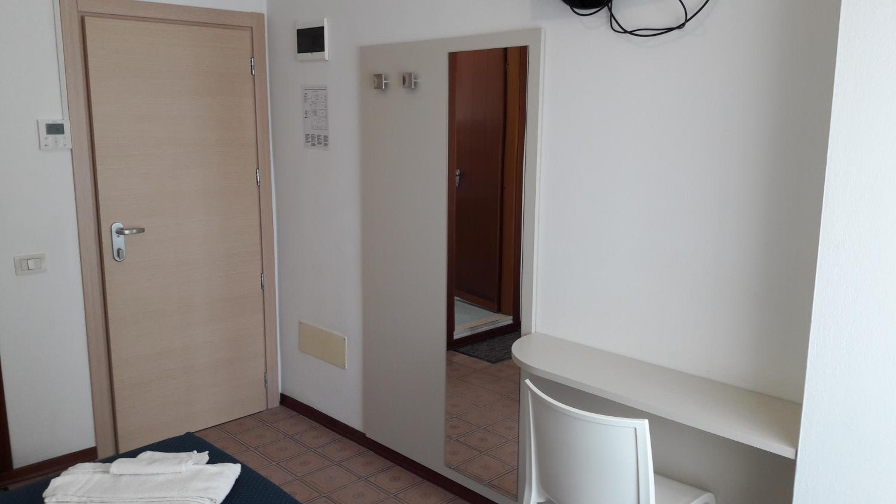 Economy Double Room - Photo 3