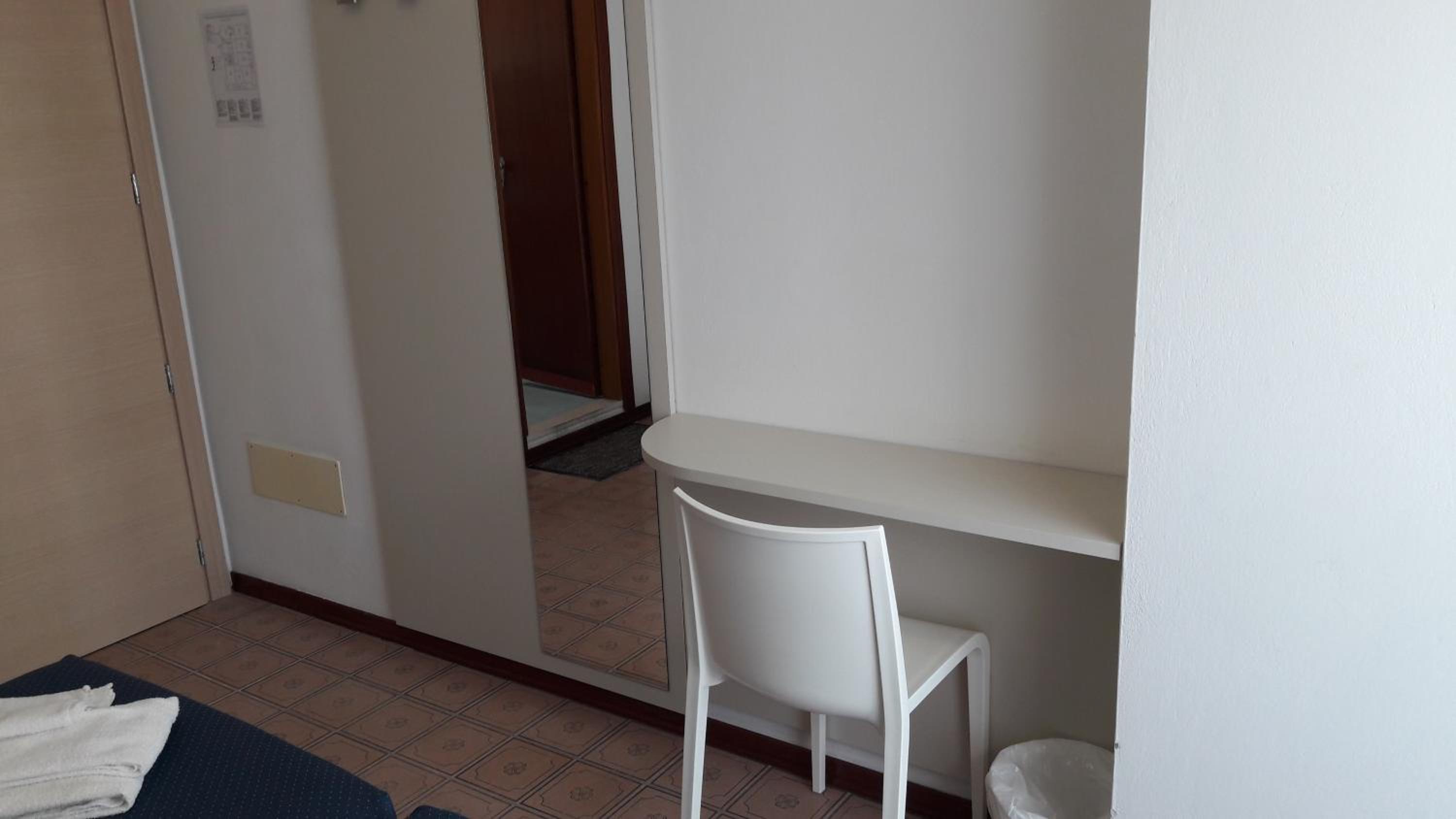 Economy Double Room - Photo 6
