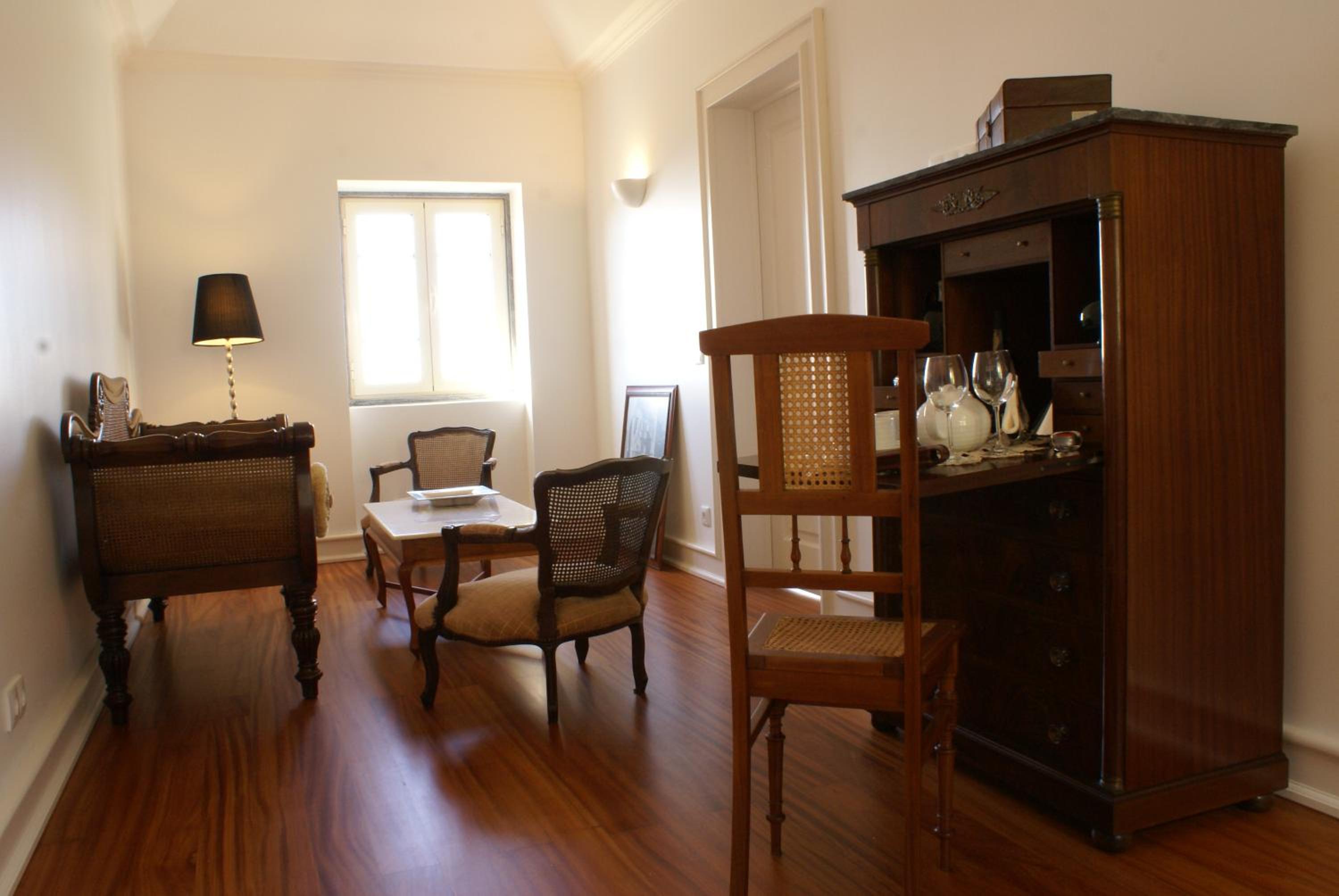 Deluxe King Suite photo 2