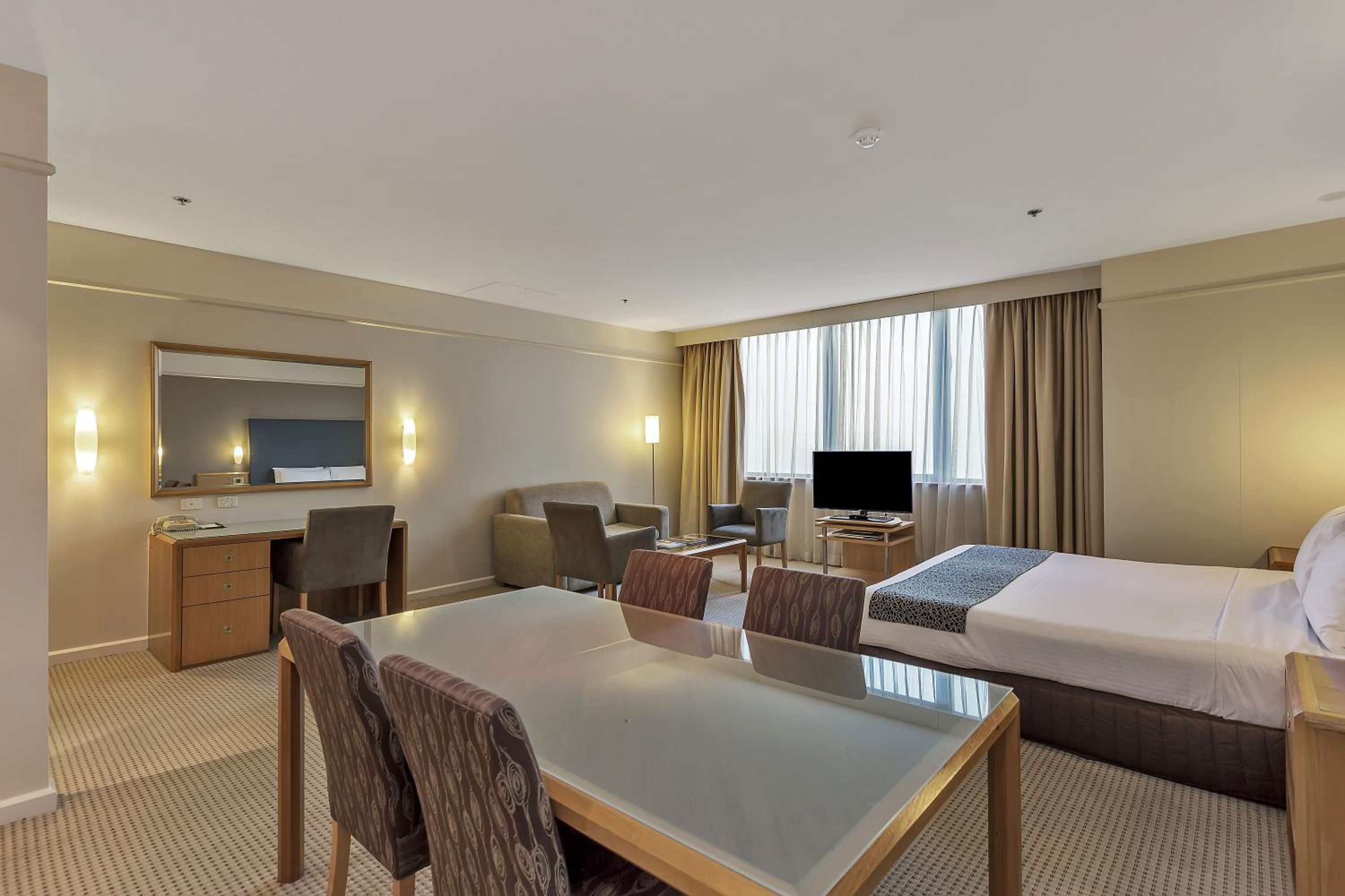 Junior Suite with Spa Bath - Photo 6