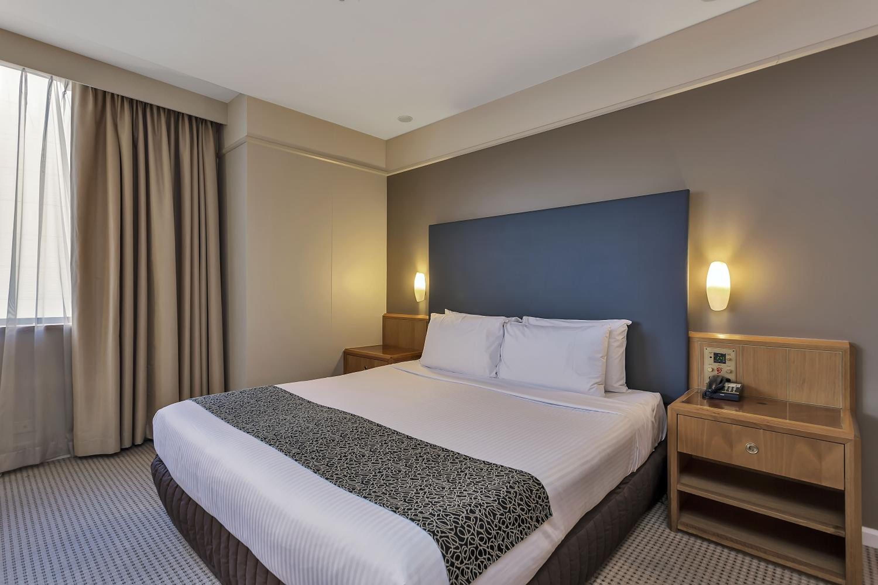 Junior Suite with Spa Bath - Photo 7