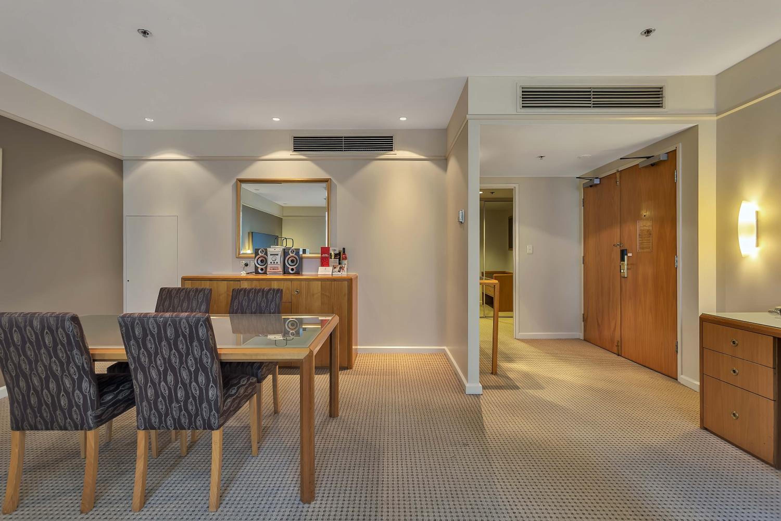 Junior Suite with Spa Bath - Photo 5