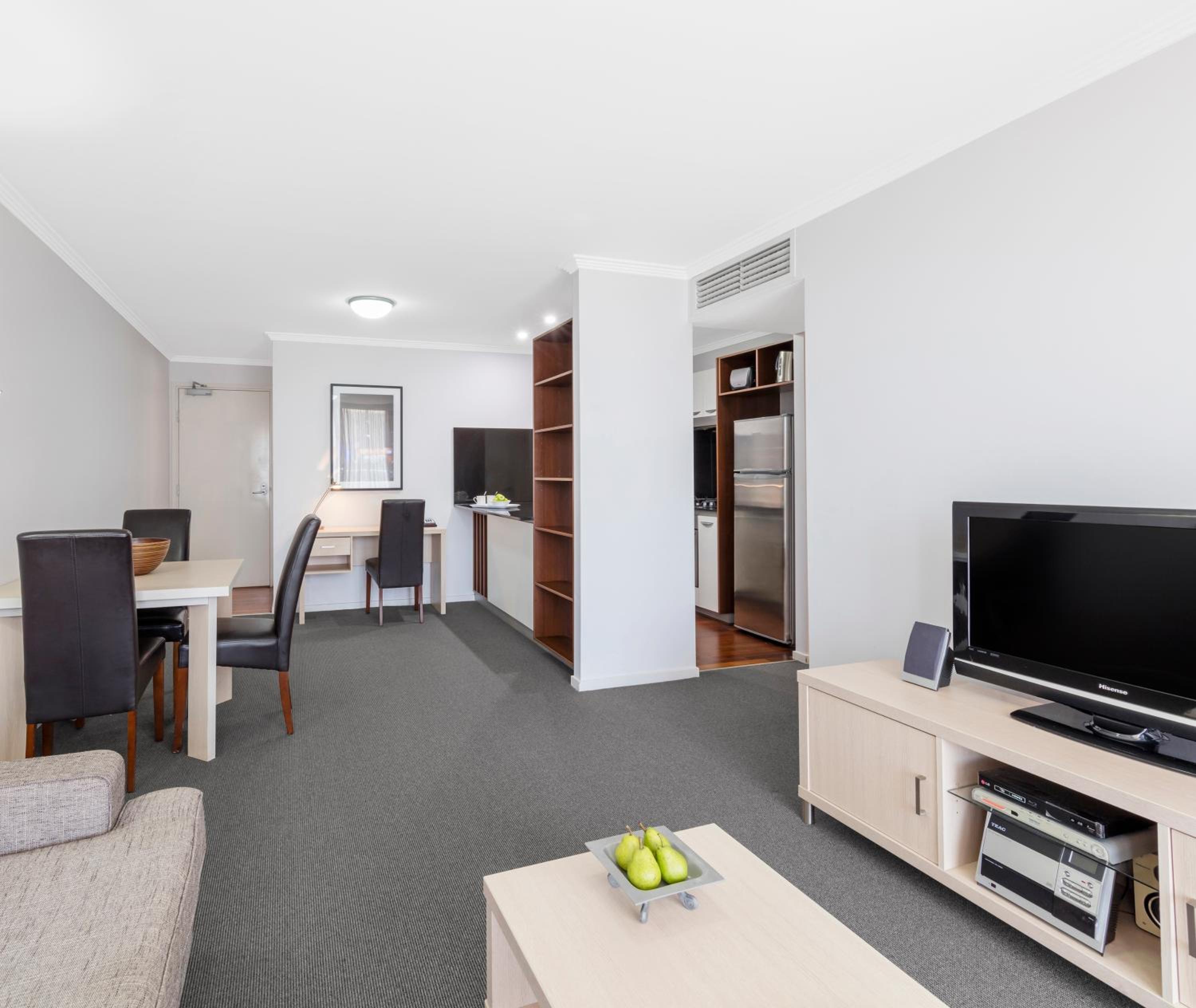One-Bedroom Apartment - No Housekeeping - Photo 2