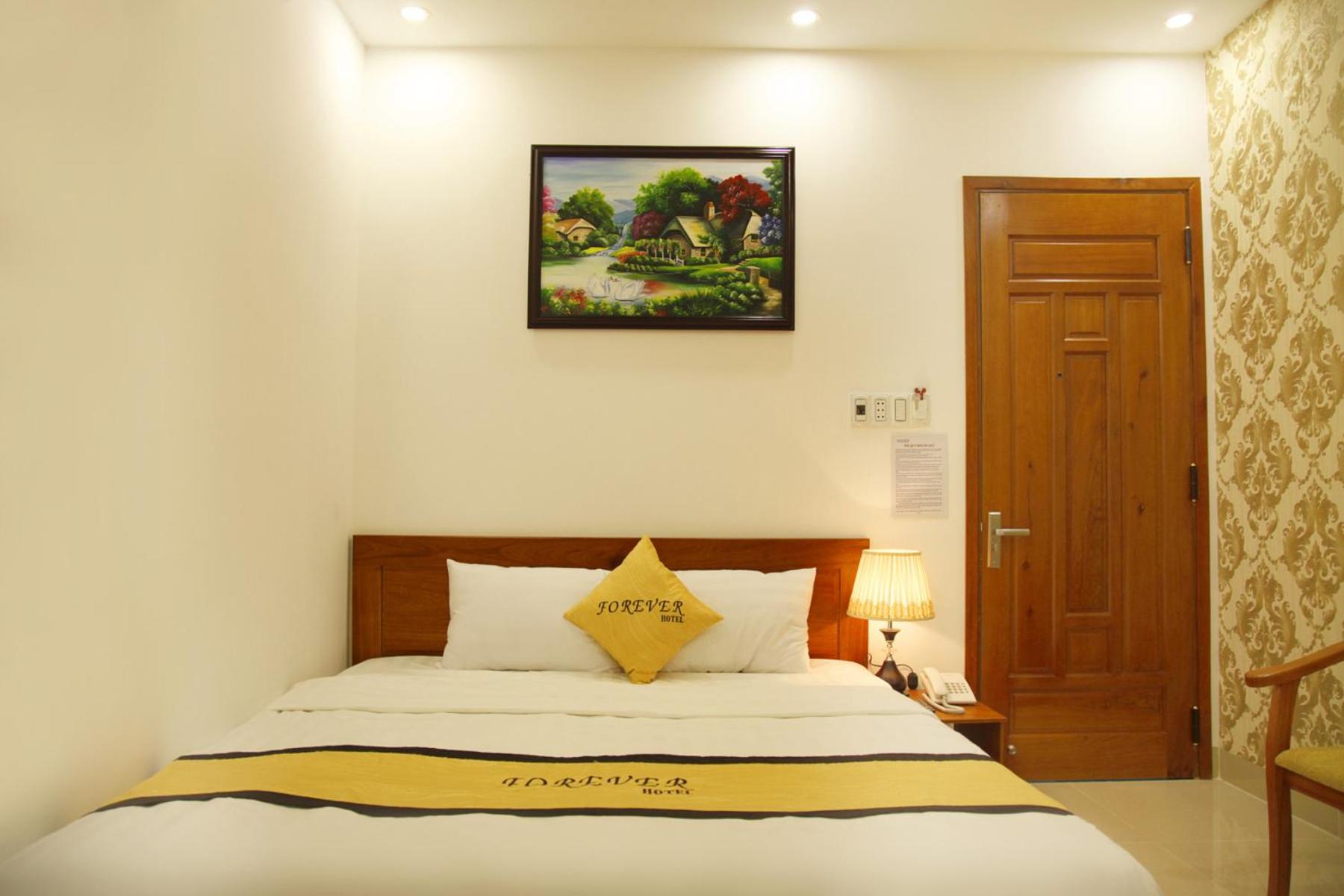 Standard Queen Room