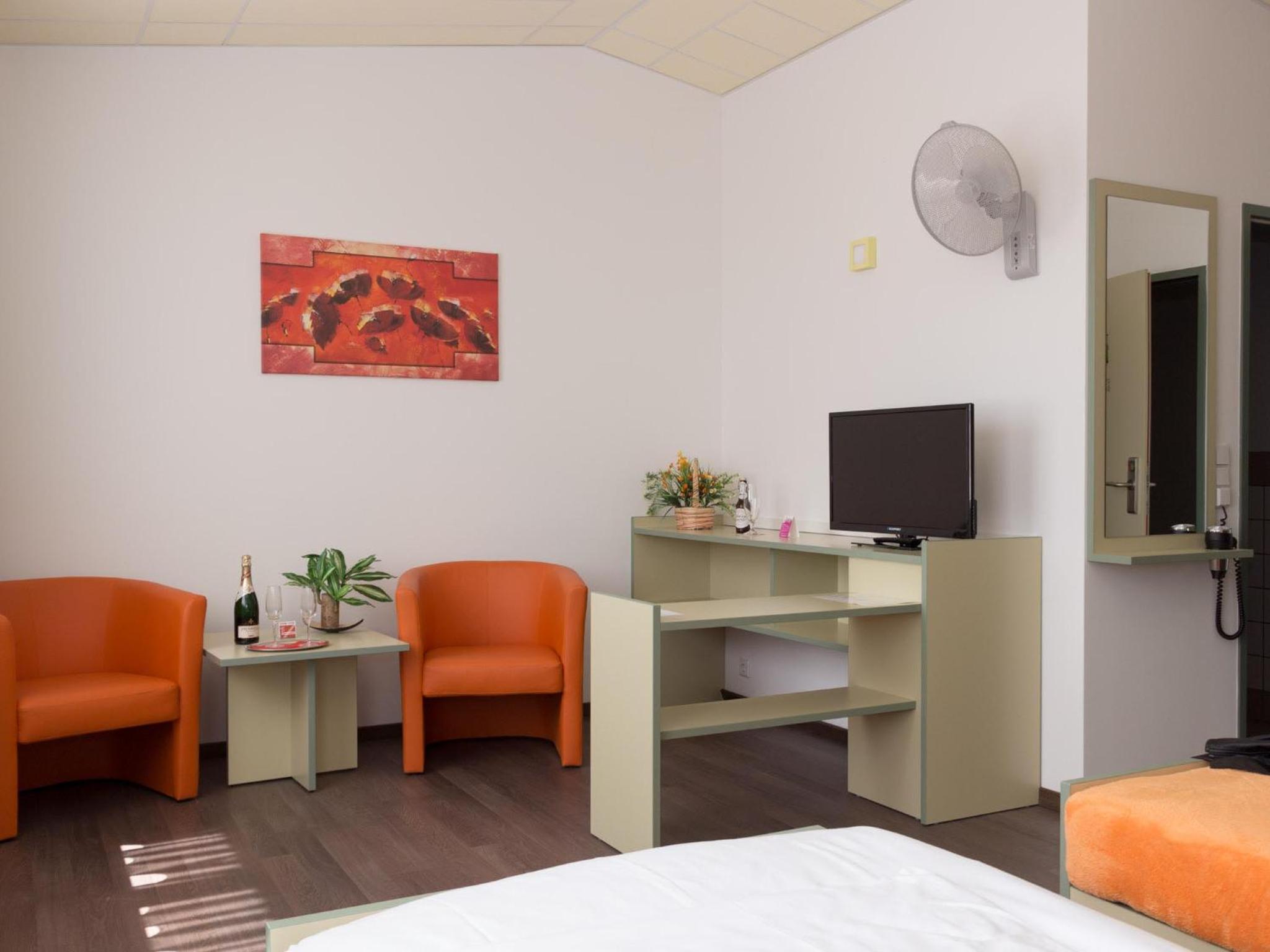 Double or Twin Room - Photo 6