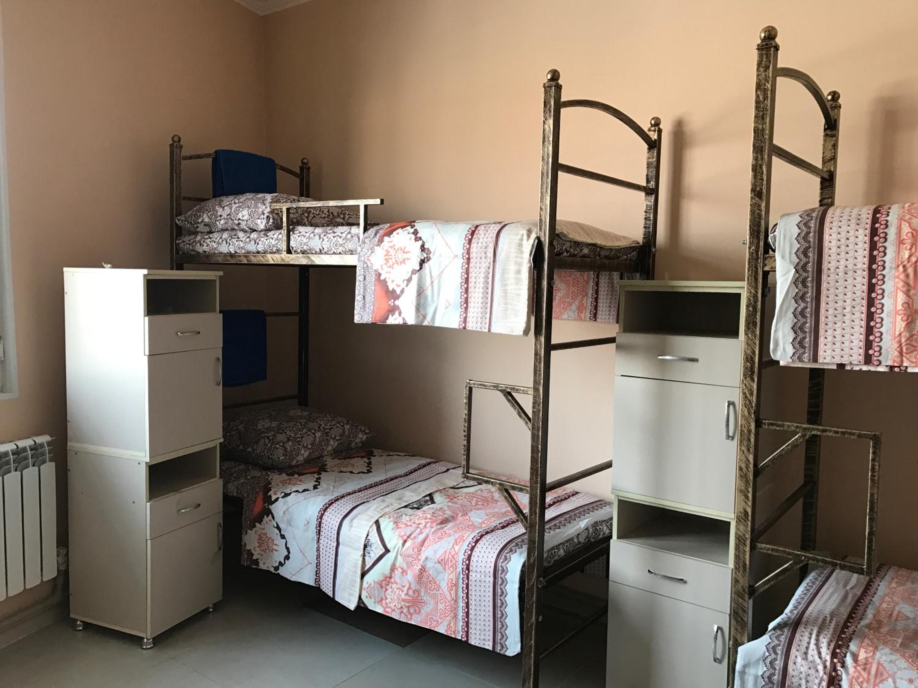 Bed in 8-Bed Mixed Dormitory Room photo 1