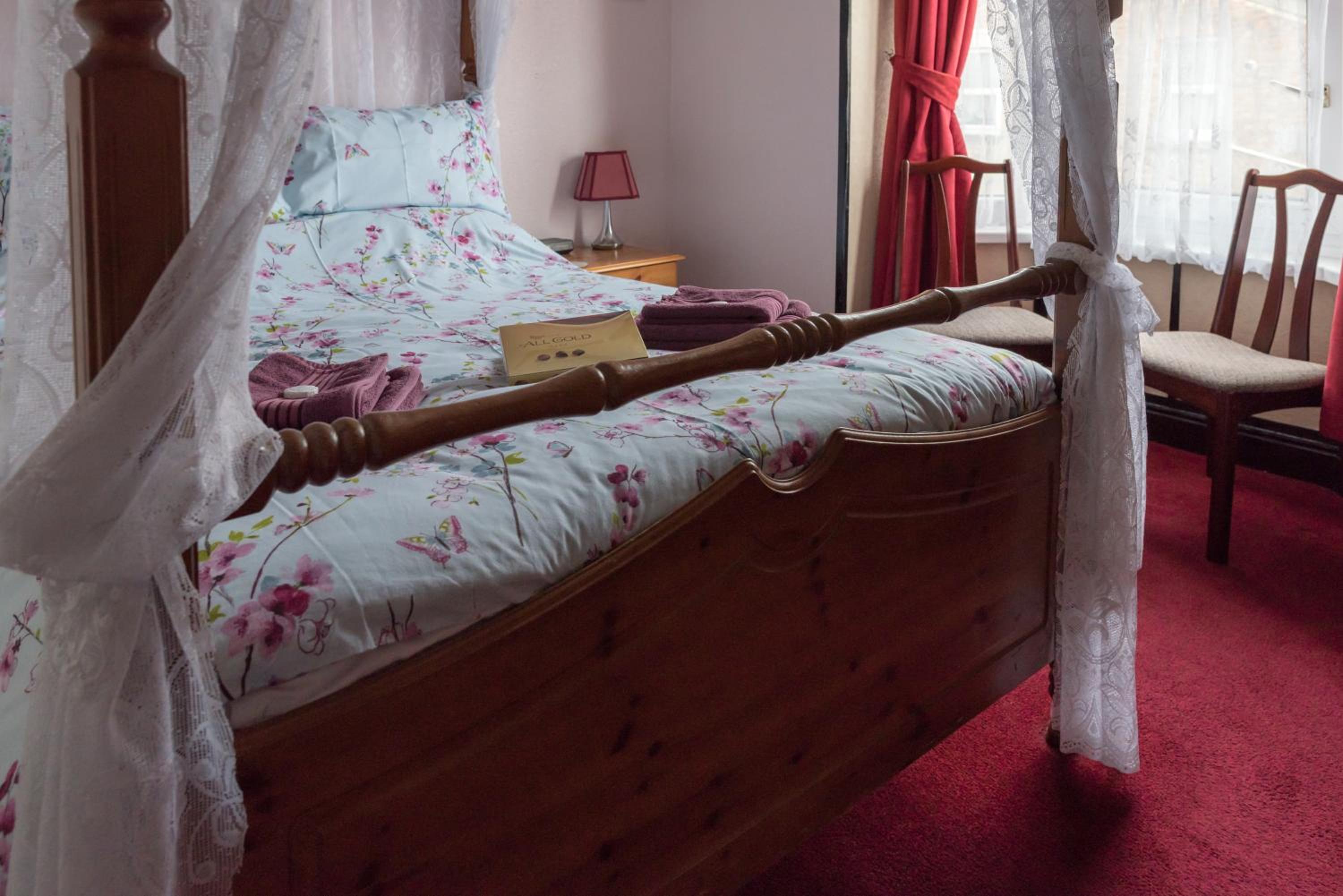 Double Room with Four Poster Bed photo 3