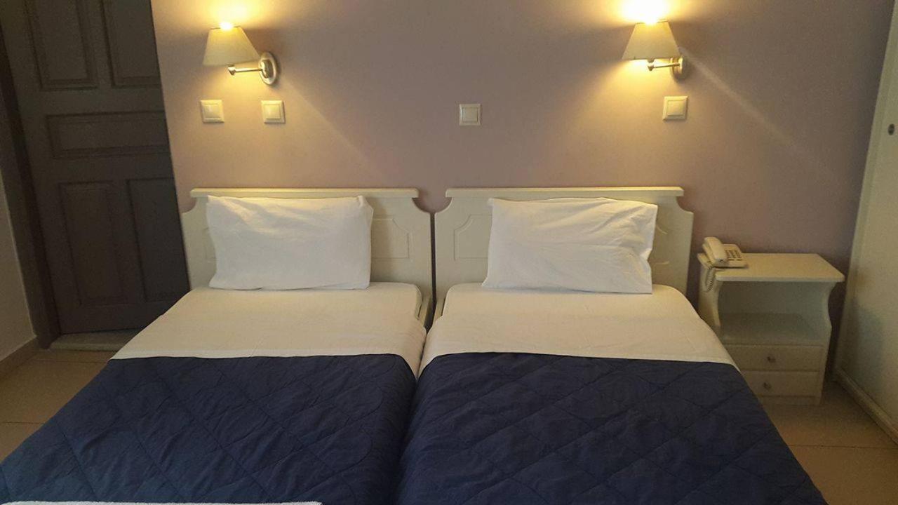 Standard Double or Twin Room - Photo 12