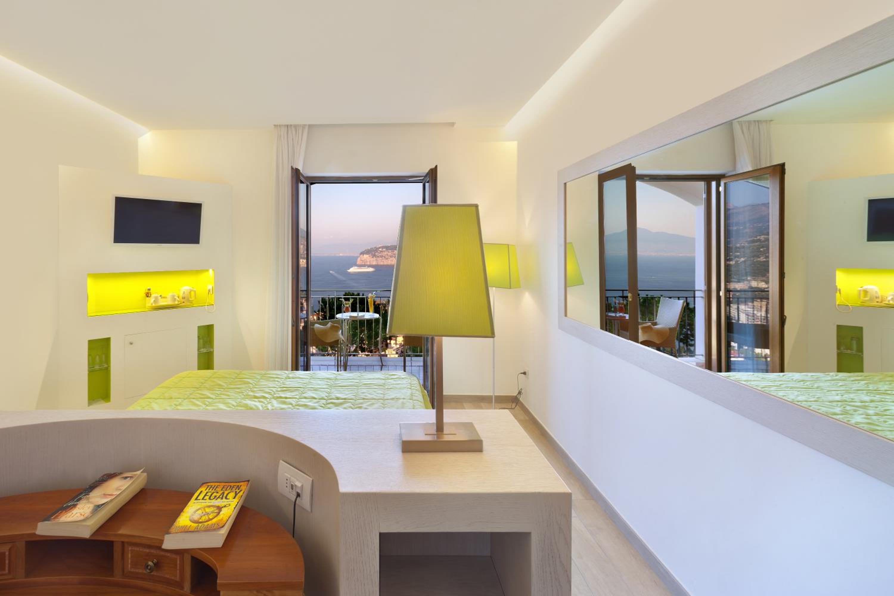 Deluxe Double or Twin Room with Sea View - Photo 7