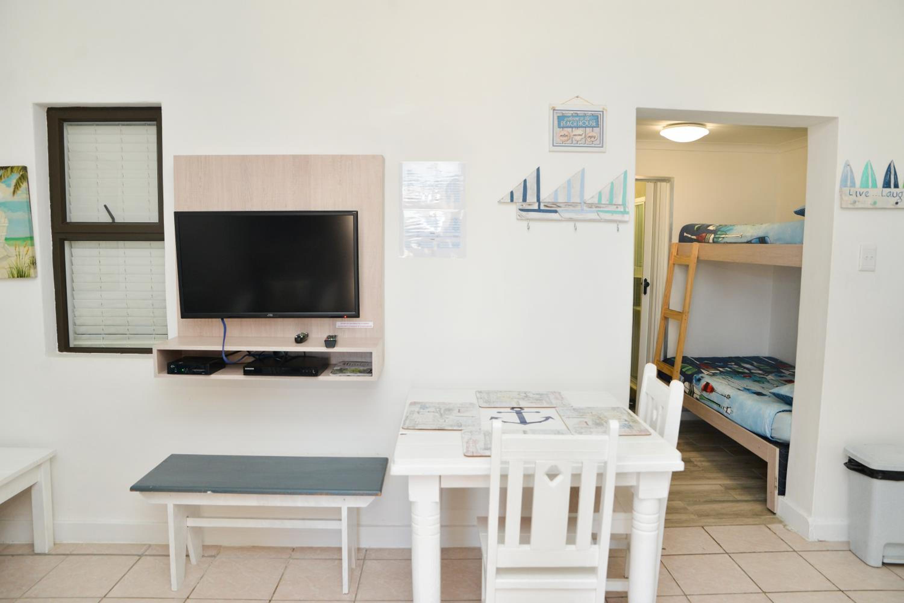 One-Bedroom Apartment with Patio (4 Adults) - 11 photo 2