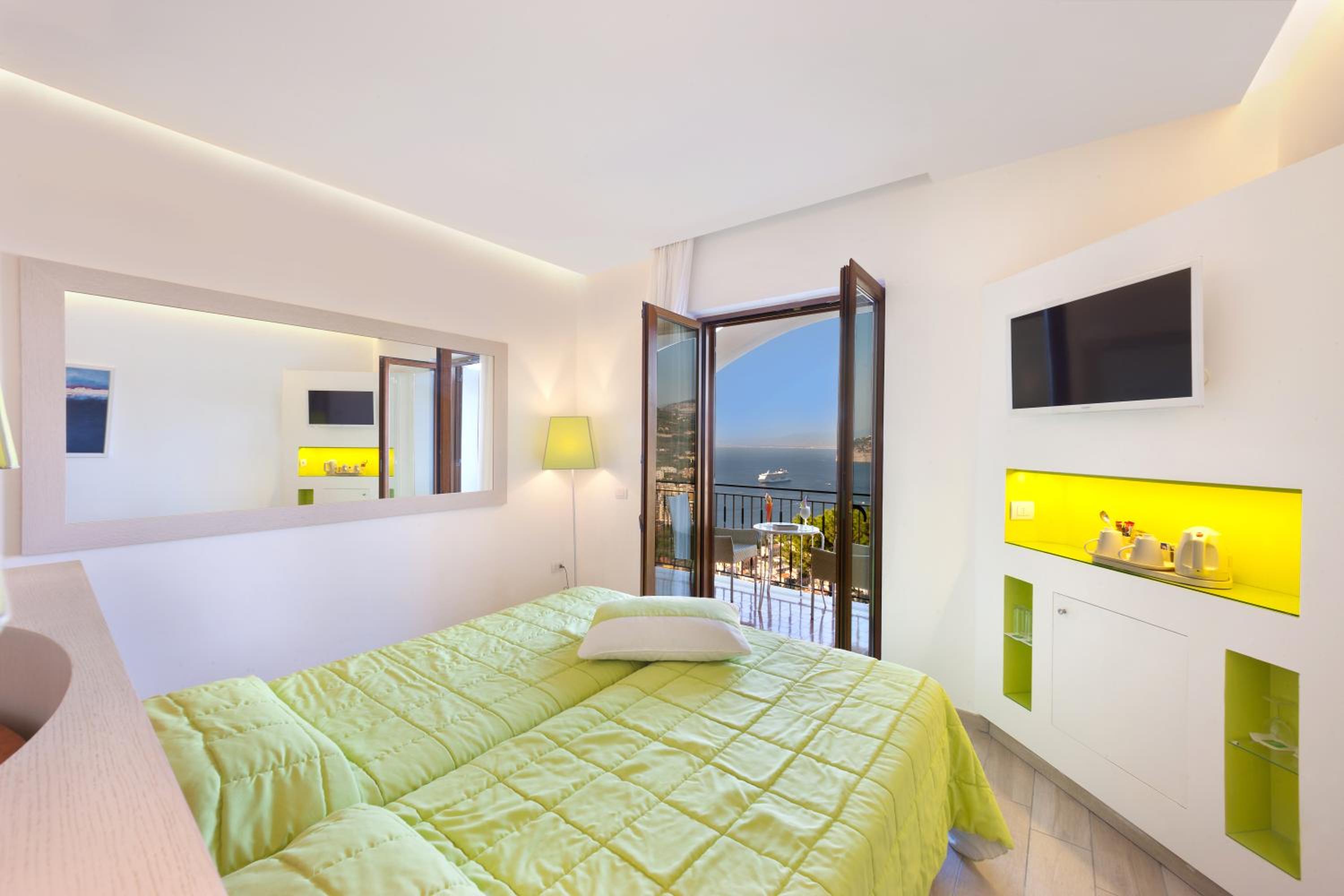 Deluxe Double or Twin Room with Sea View - Photo 8