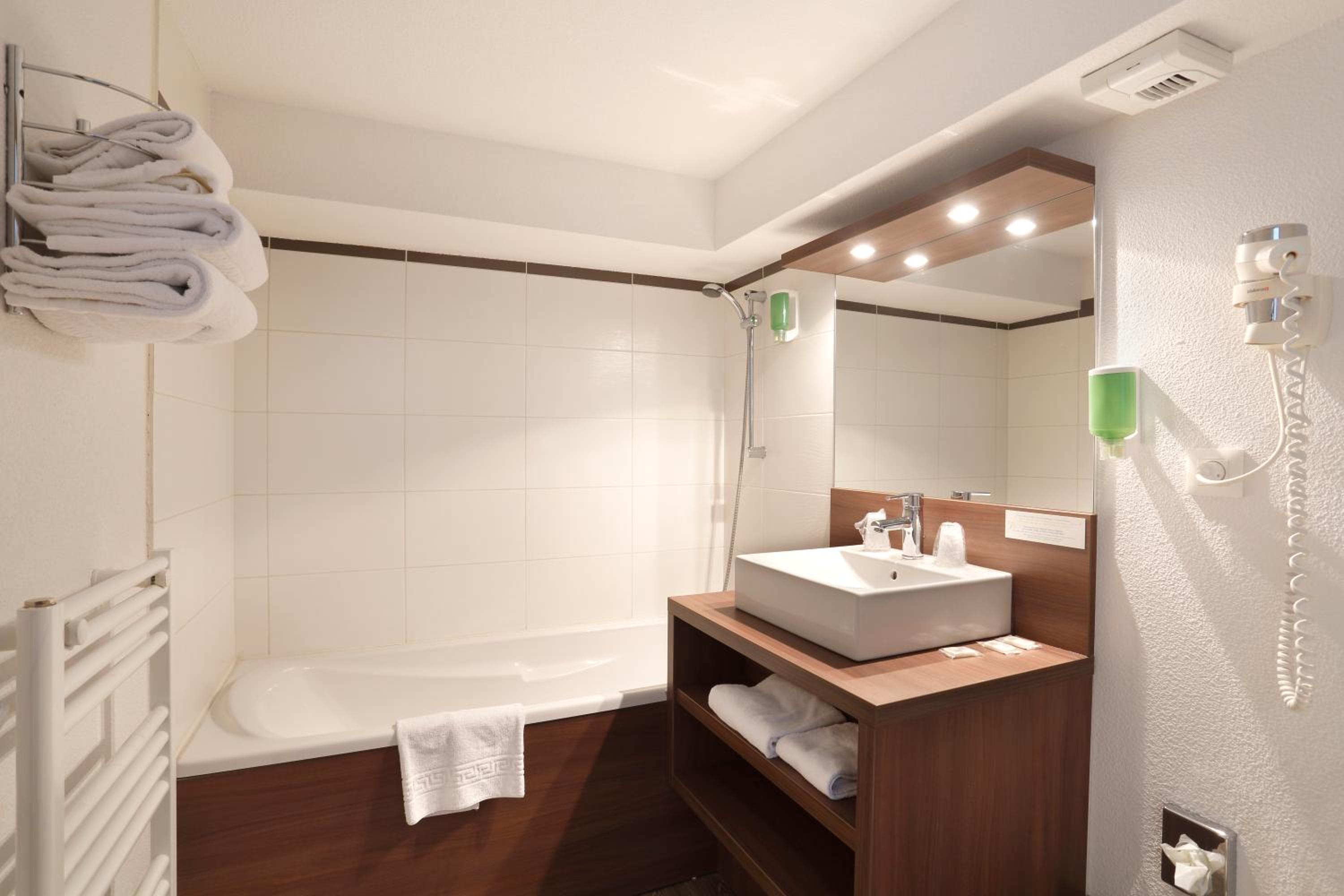 1 Bedroom Apartment with sleeping area for 5 people photo 3