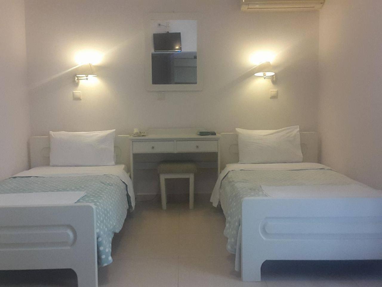 Standard Double or Twin Room - Photo 7