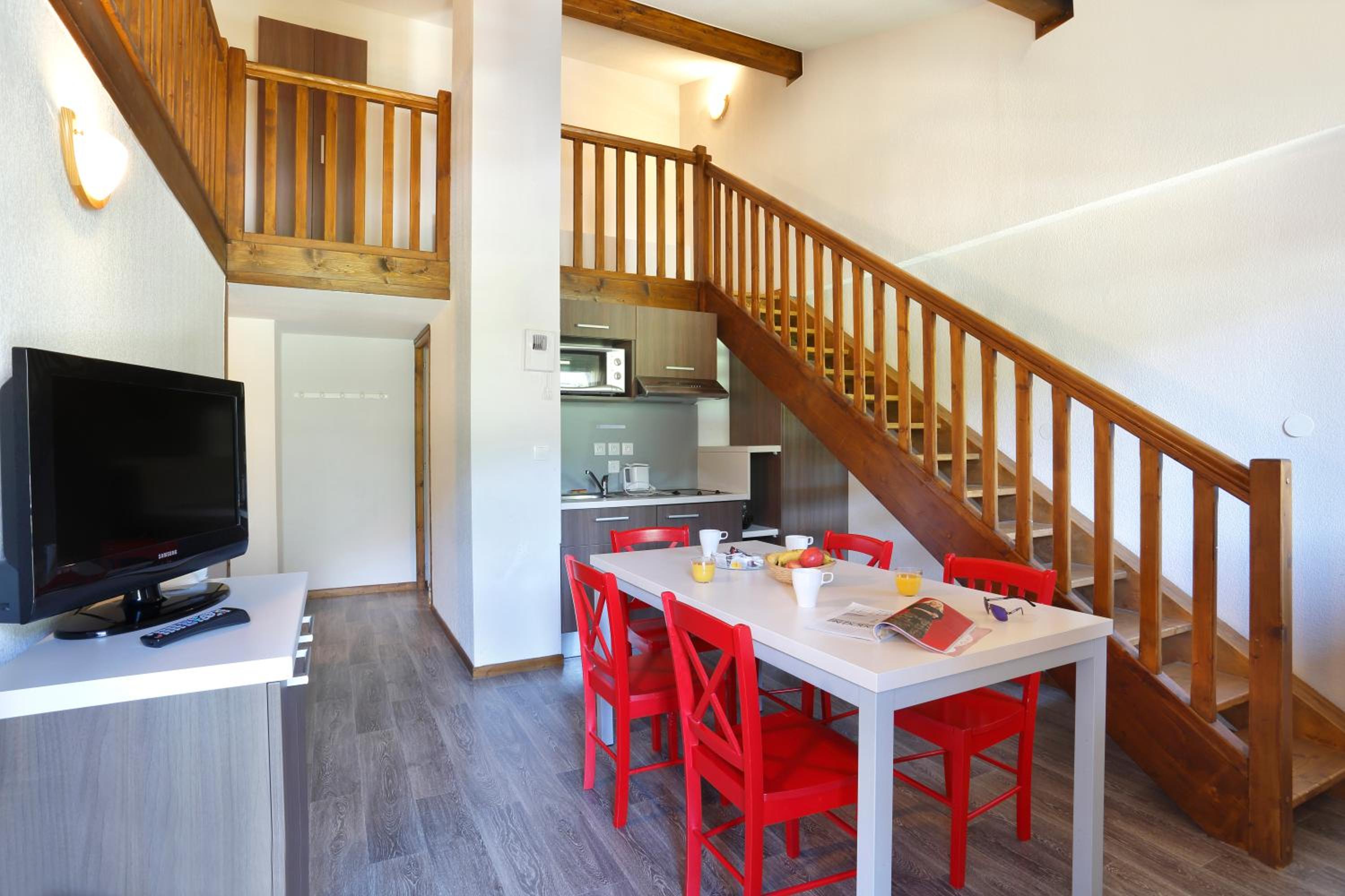 1 Bedroom Apartment with sleeping area for 5 people photo 2
